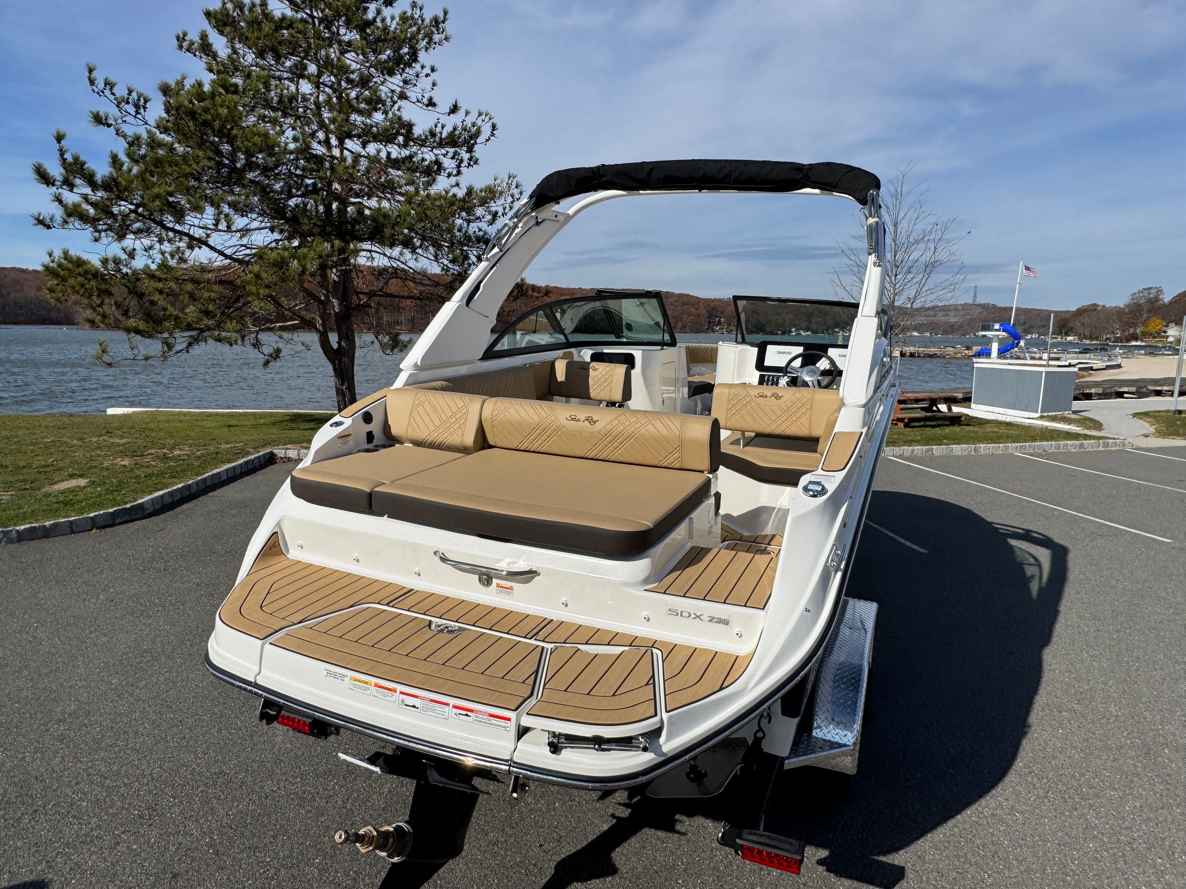 2026 Sea Ray SDX 230 Image Thumbnail #6