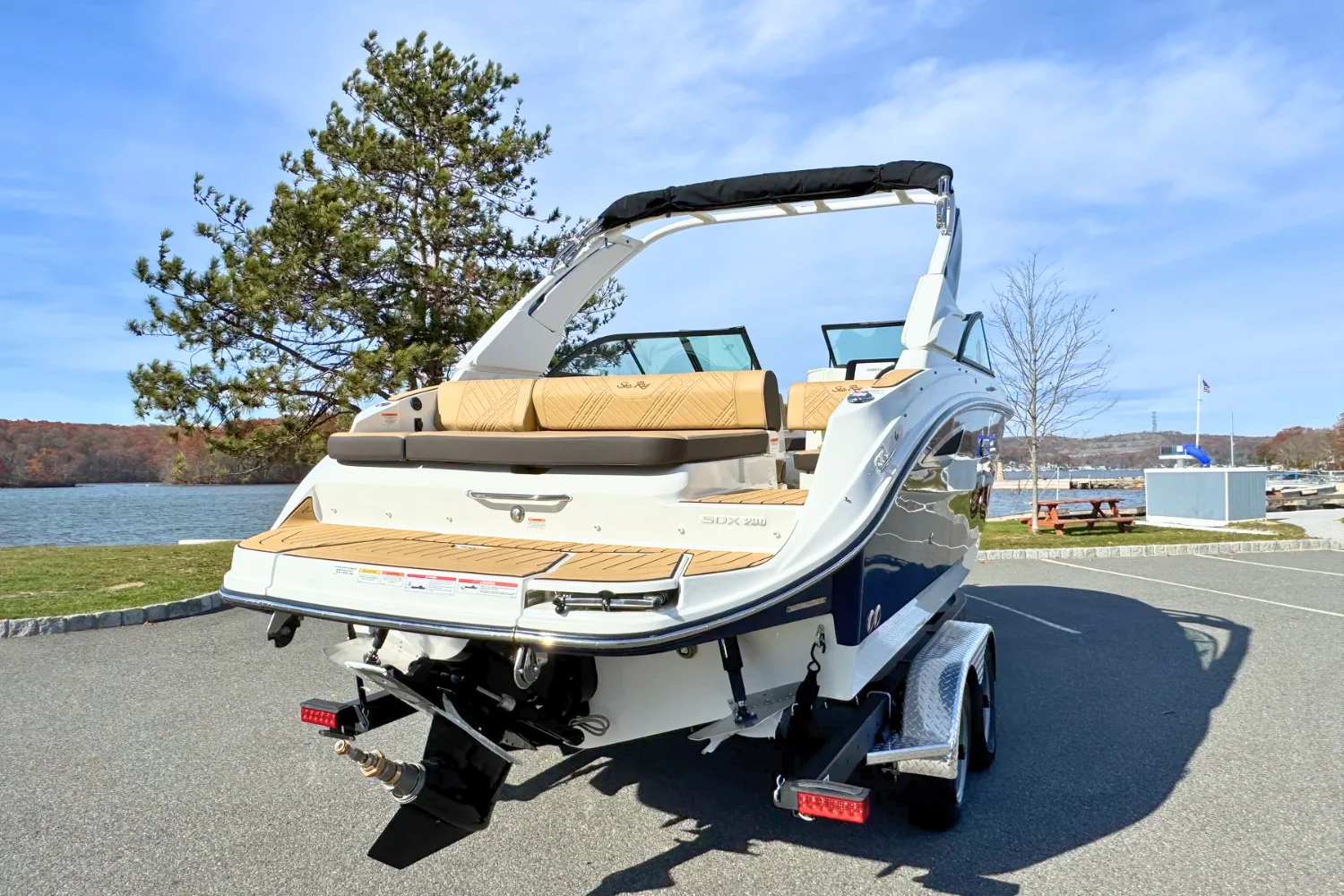 2026 Sea Ray SDX 230 Image Thumbnail #3