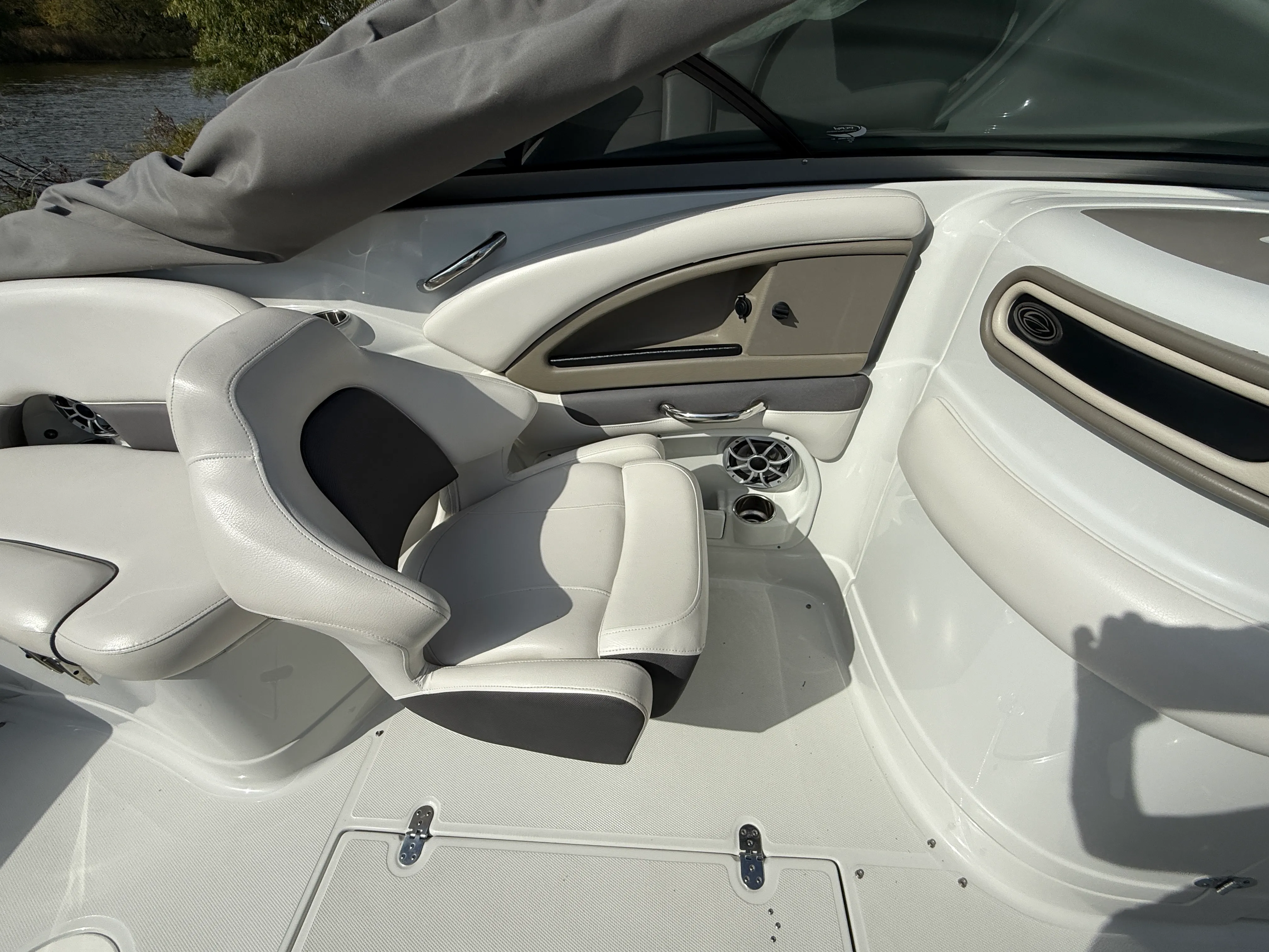 2017 Crownline E4 17 Image Thumbnail #12