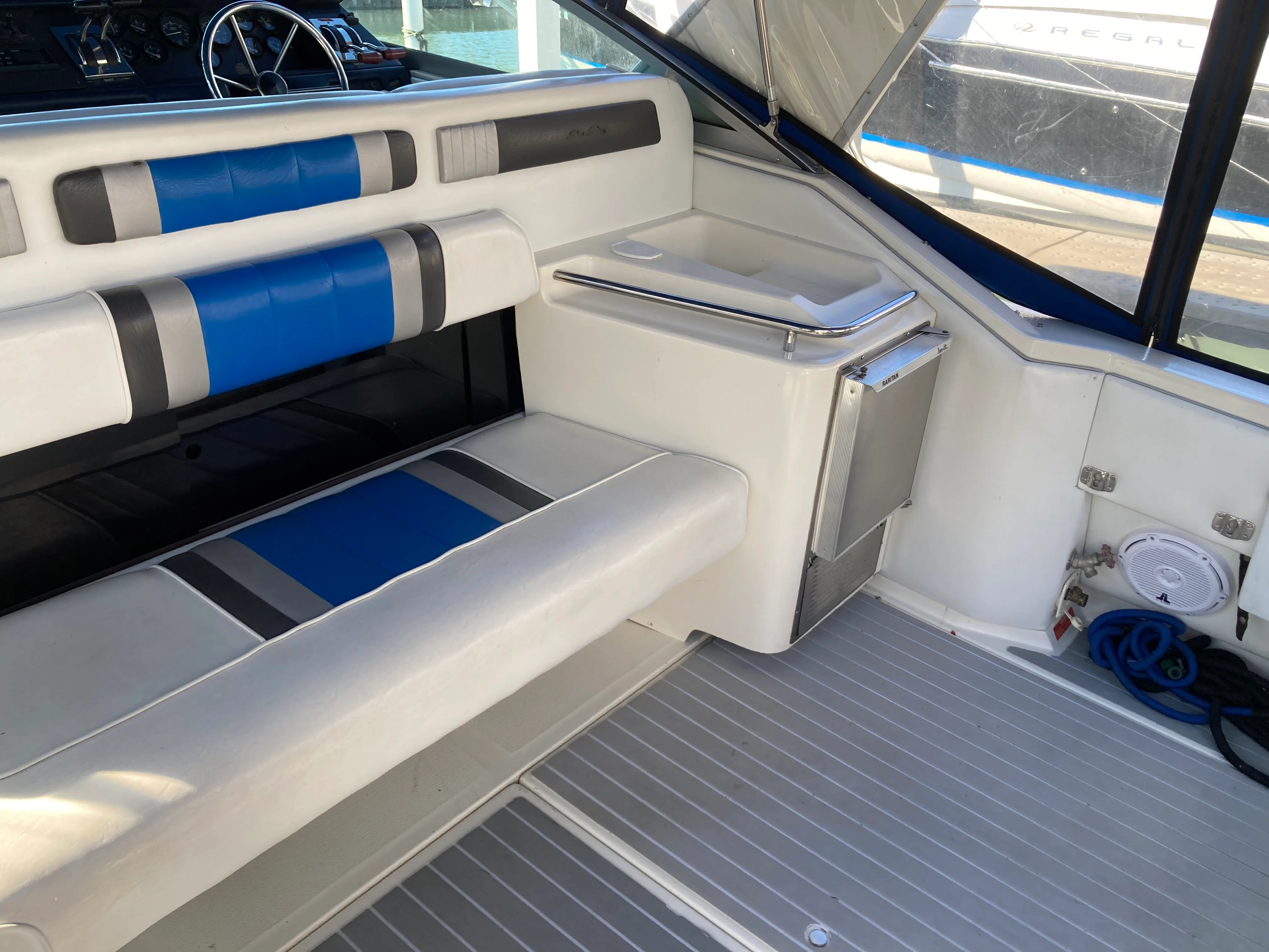 1990 Sea Ray 310 SD Image Thumbnail #9