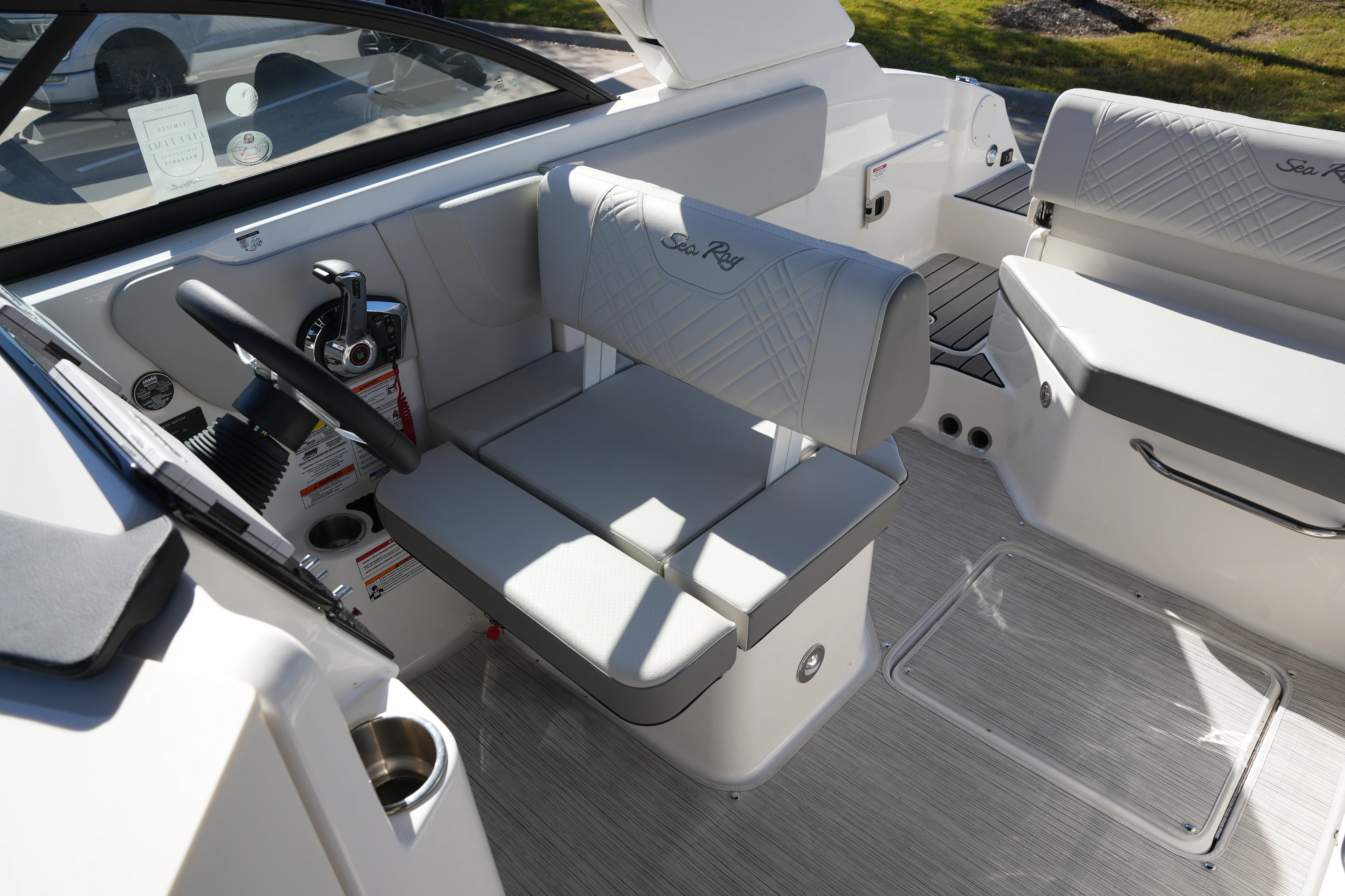 2026 Sea Ray SDX 230 Image Thumbnail #16