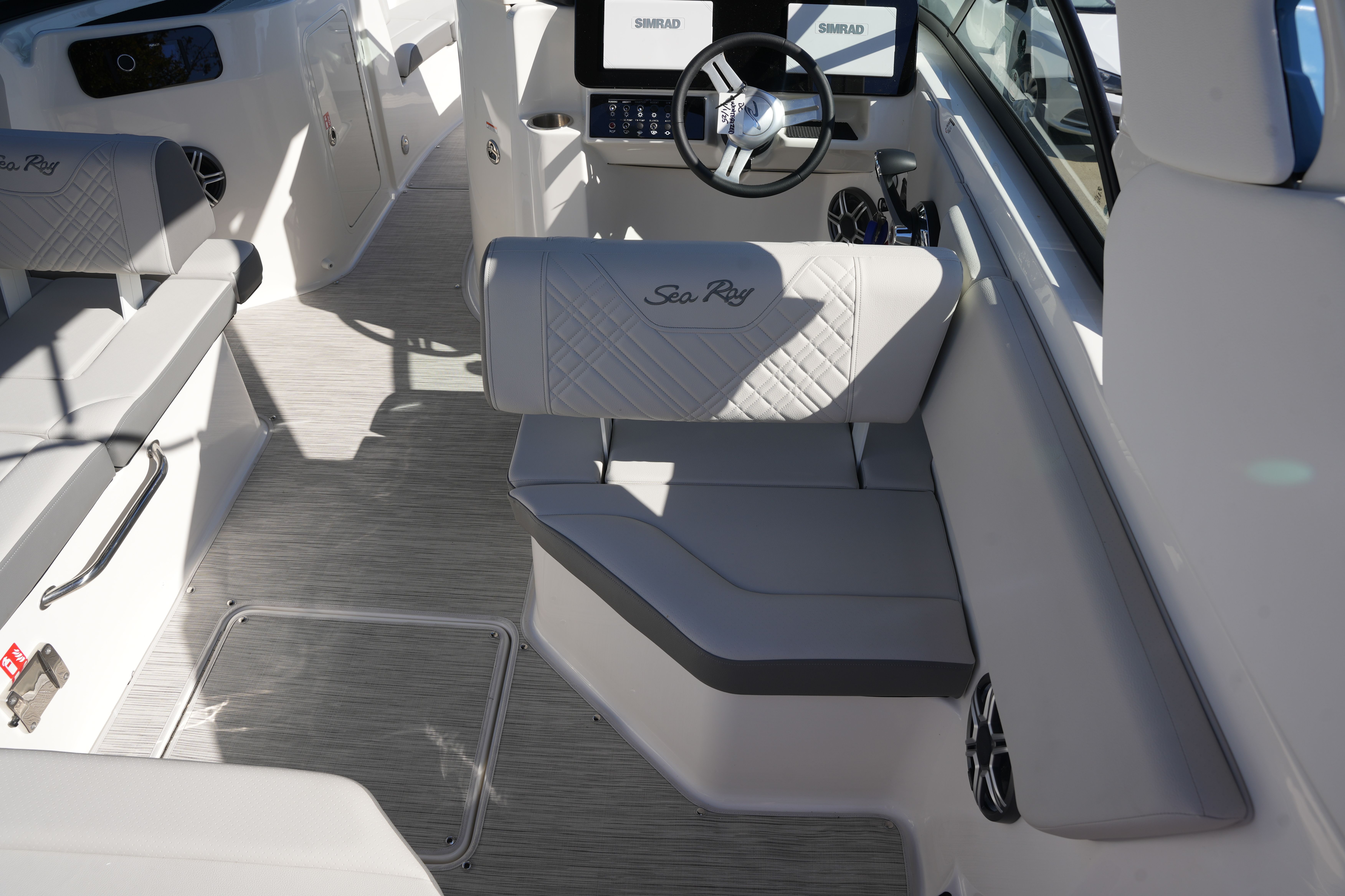 2026 Sea Ray SDX 230 Image Thumbnail #15