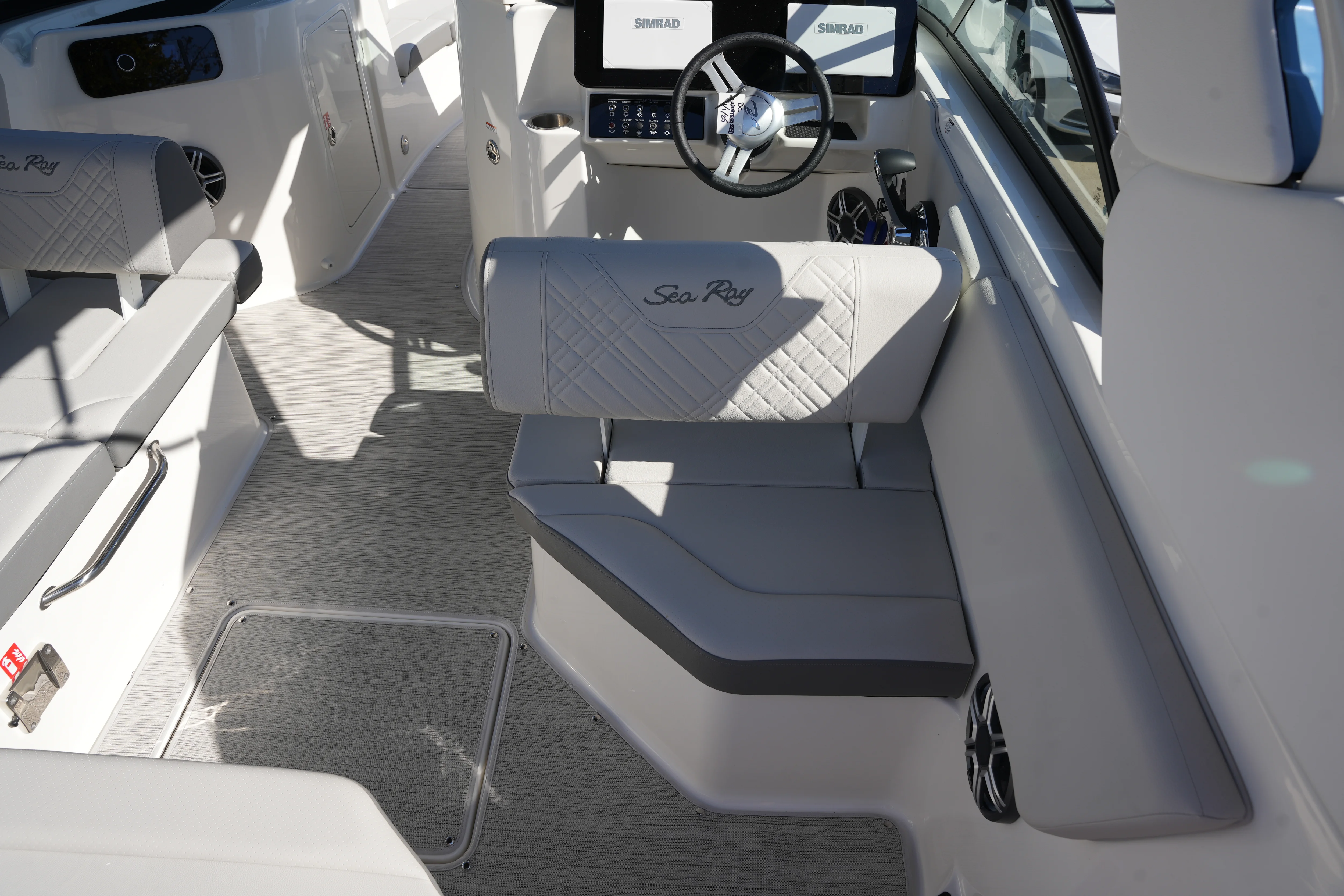 2026 Sea Ray SDX 230 Image Thumbnail #15