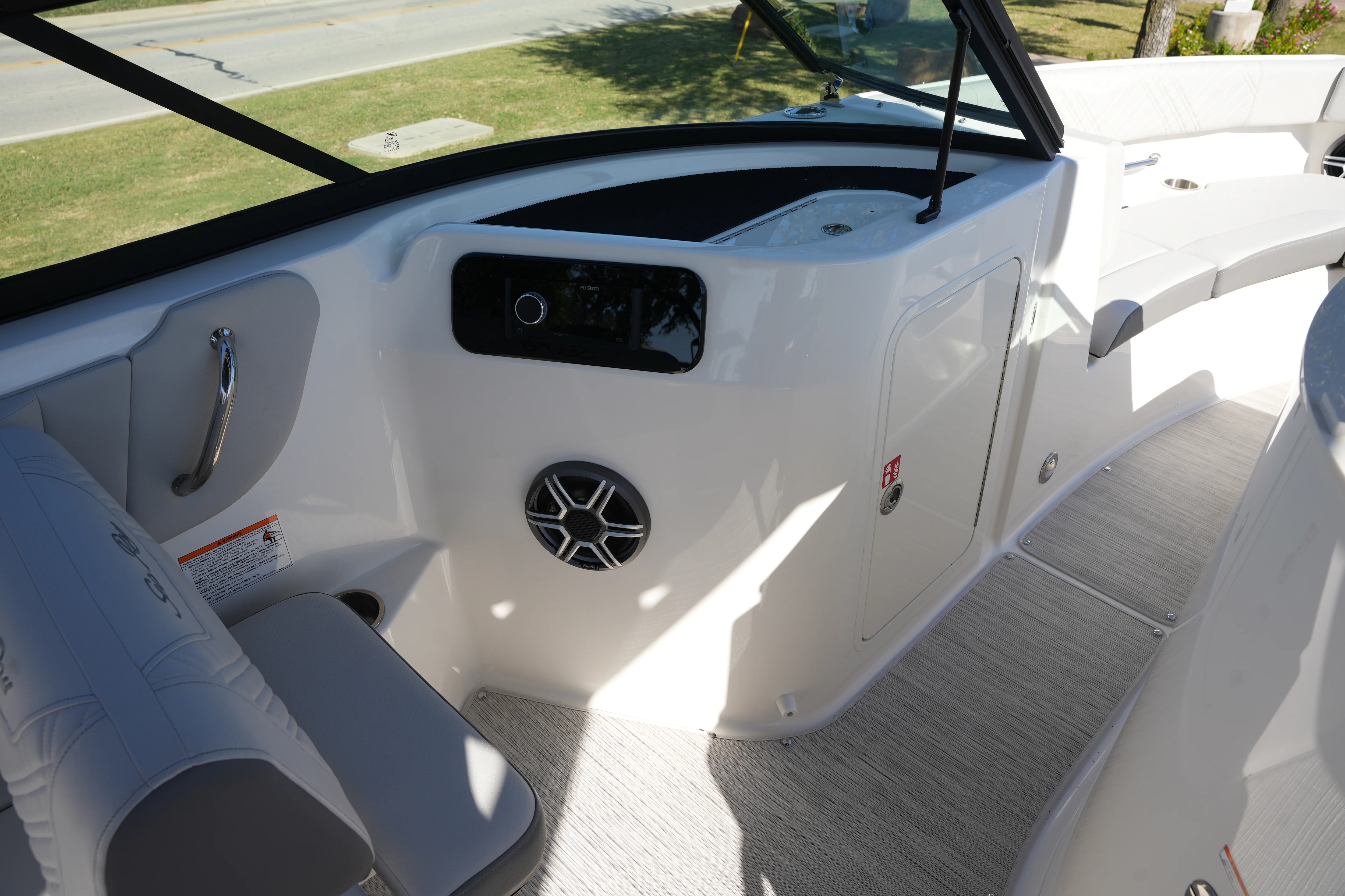 2026 Sea Ray SDX 230 Image Thumbnail #19