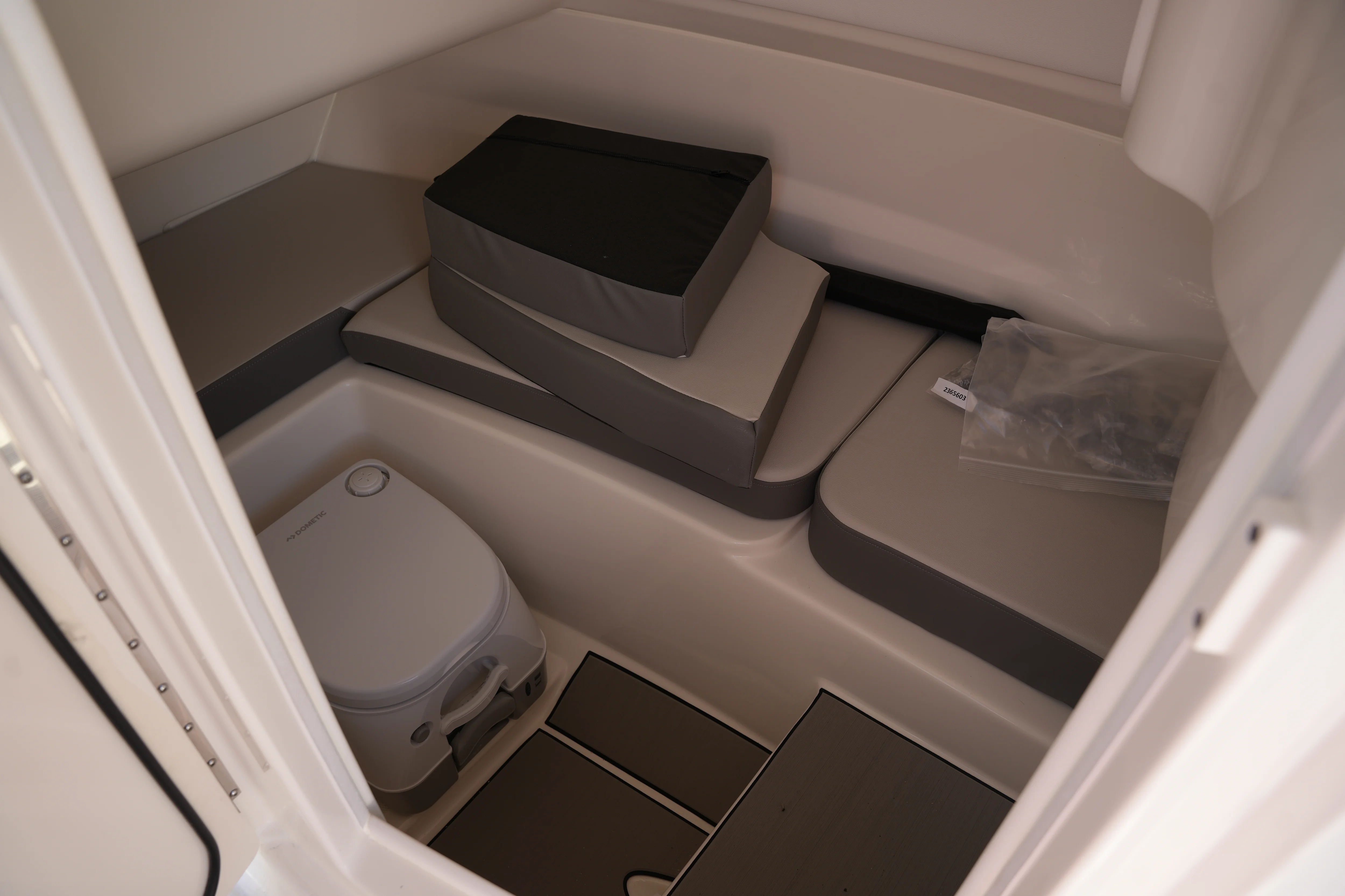 2026 Sea Ray SDX 230 Image Thumbnail #22