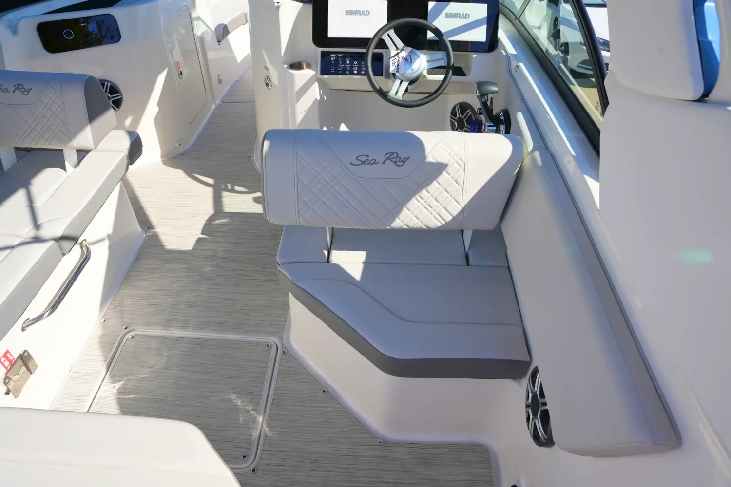 2026 Sea Ray SDX 230 Image Thumbnail #15