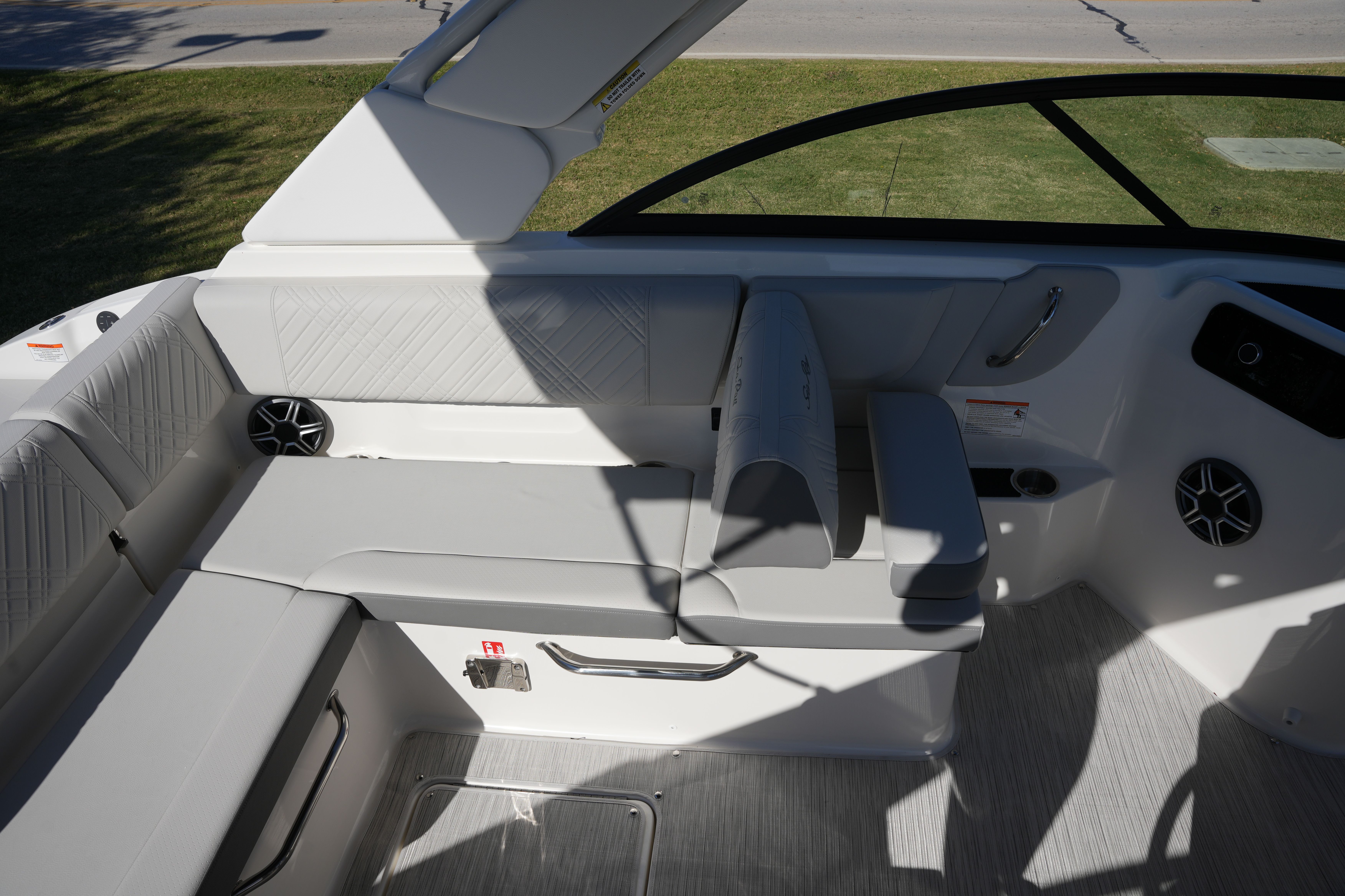 2026 Sea Ray SDX 230 Image Thumbnail #12