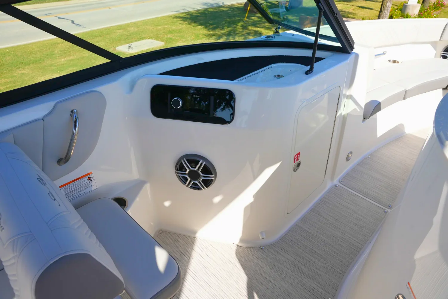 2026 Sea Ray SDX 230 Image Thumbnail #19