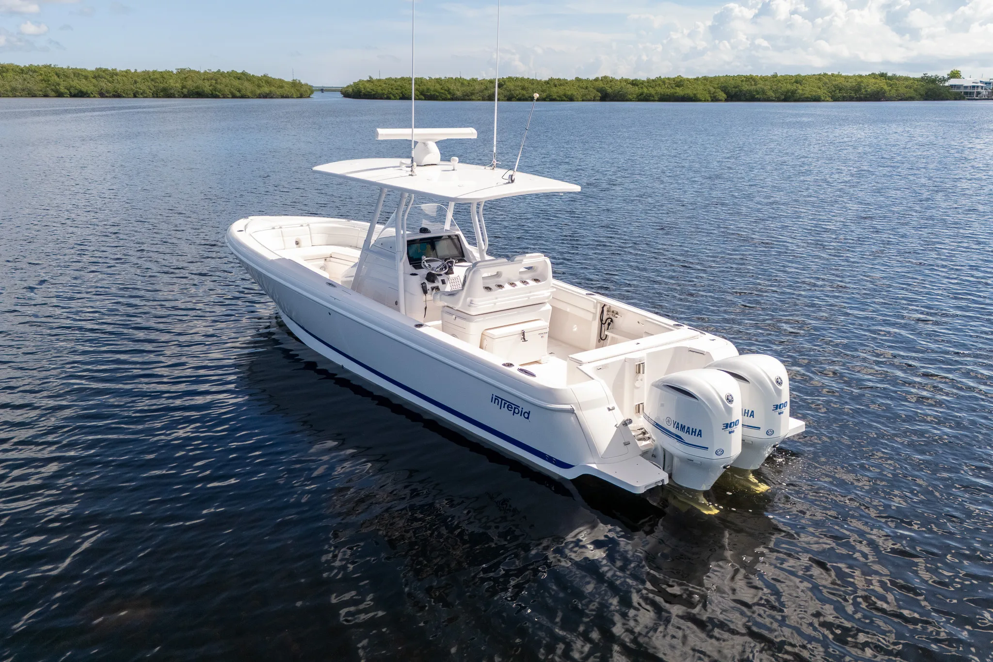 2016 Intrepid 327 CC Image Thumbnail #10