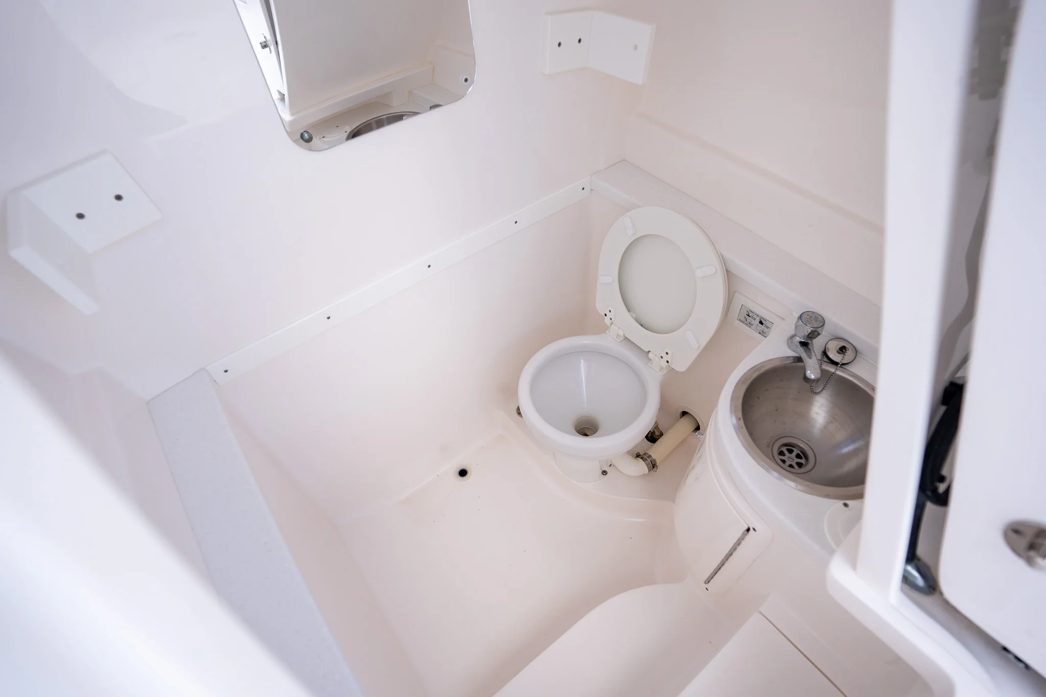 2016 Intrepid 327 CC Image Thumbnail #30