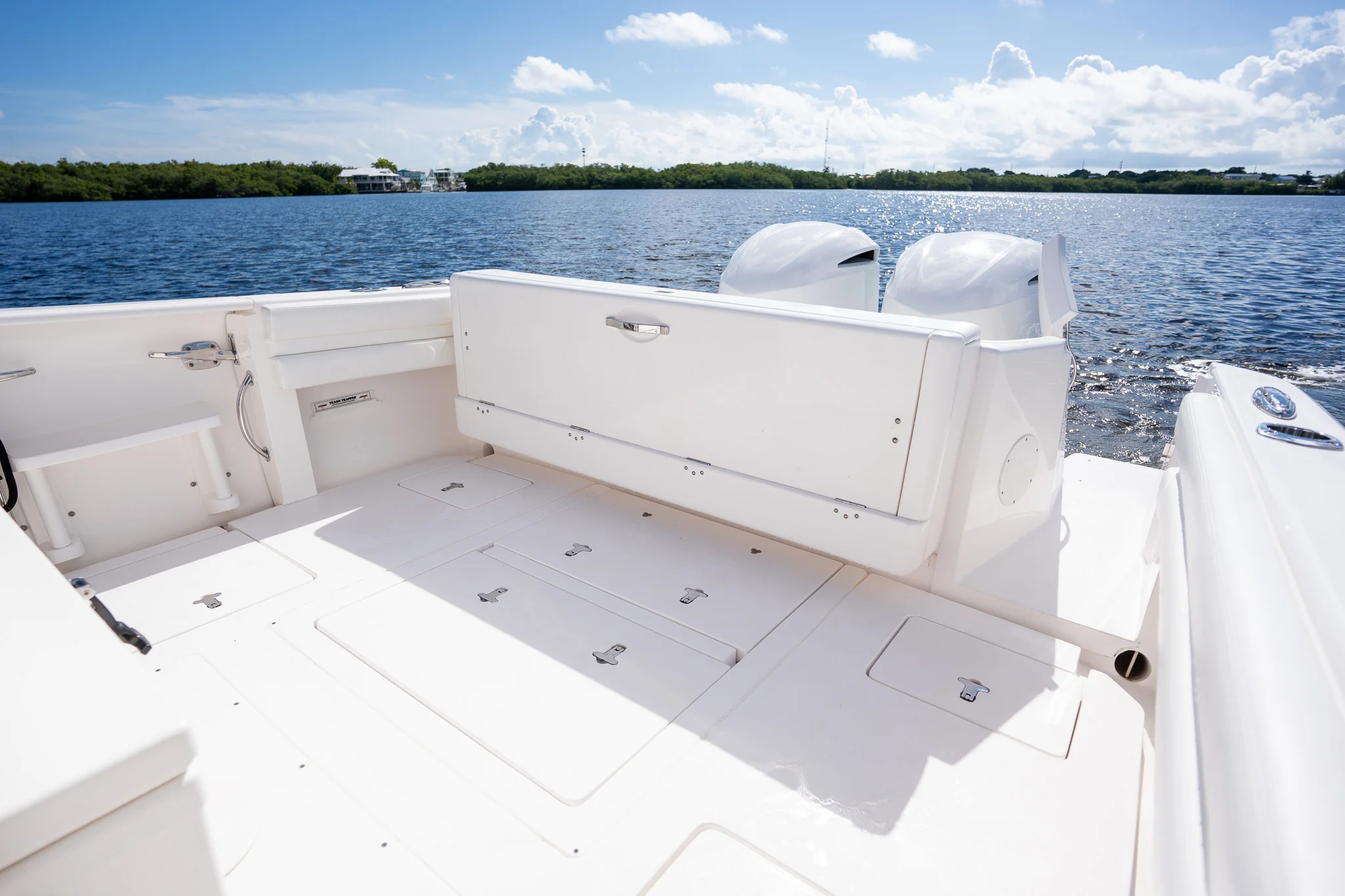 2016 Intrepid 327 CC Image Thumbnail #14