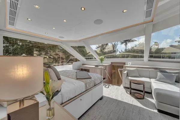 2022 Ocean Alexander 32L Image Thumbnail #4