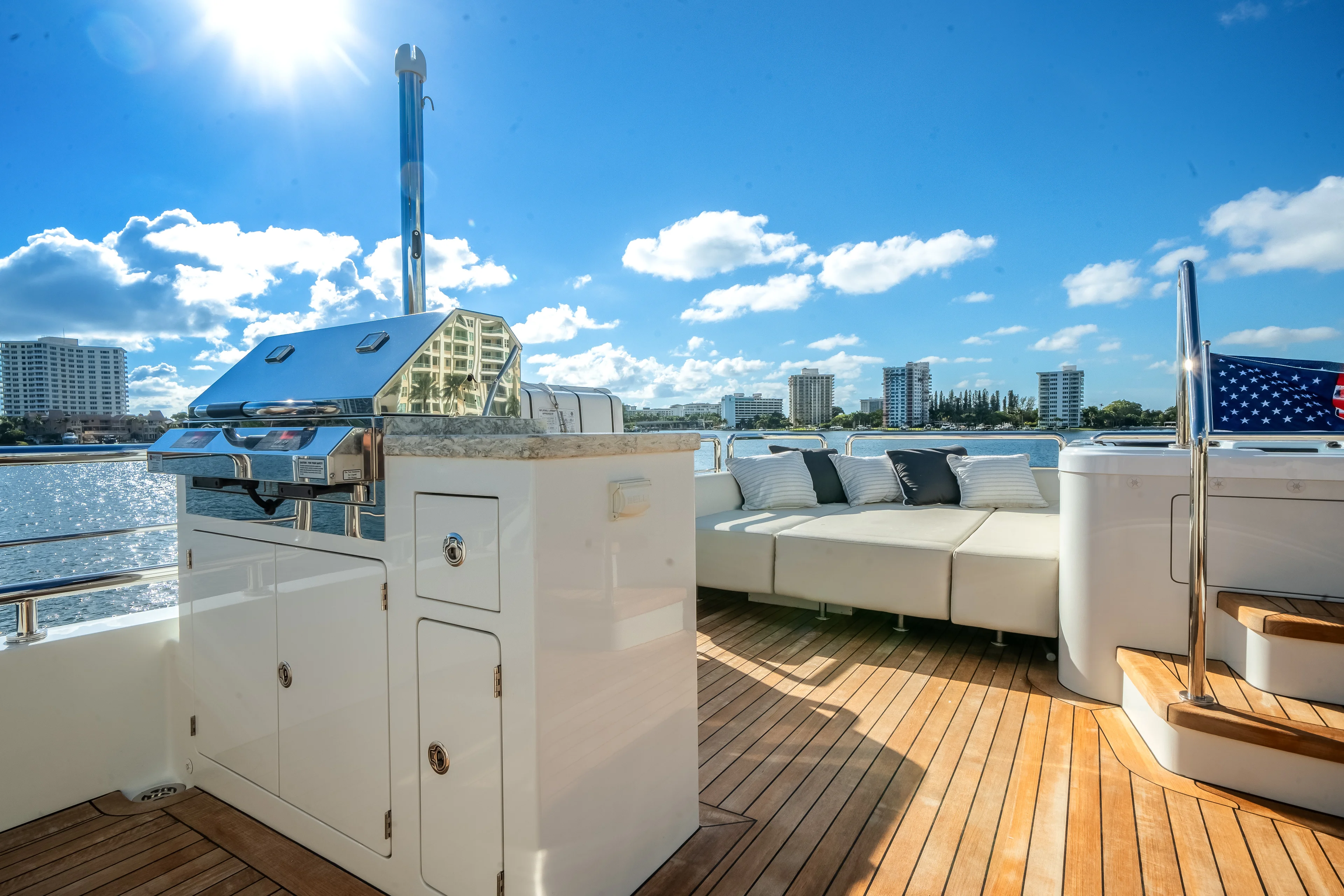 2022 Ocean Alexander
                                                             32L Image Thumbnail #64