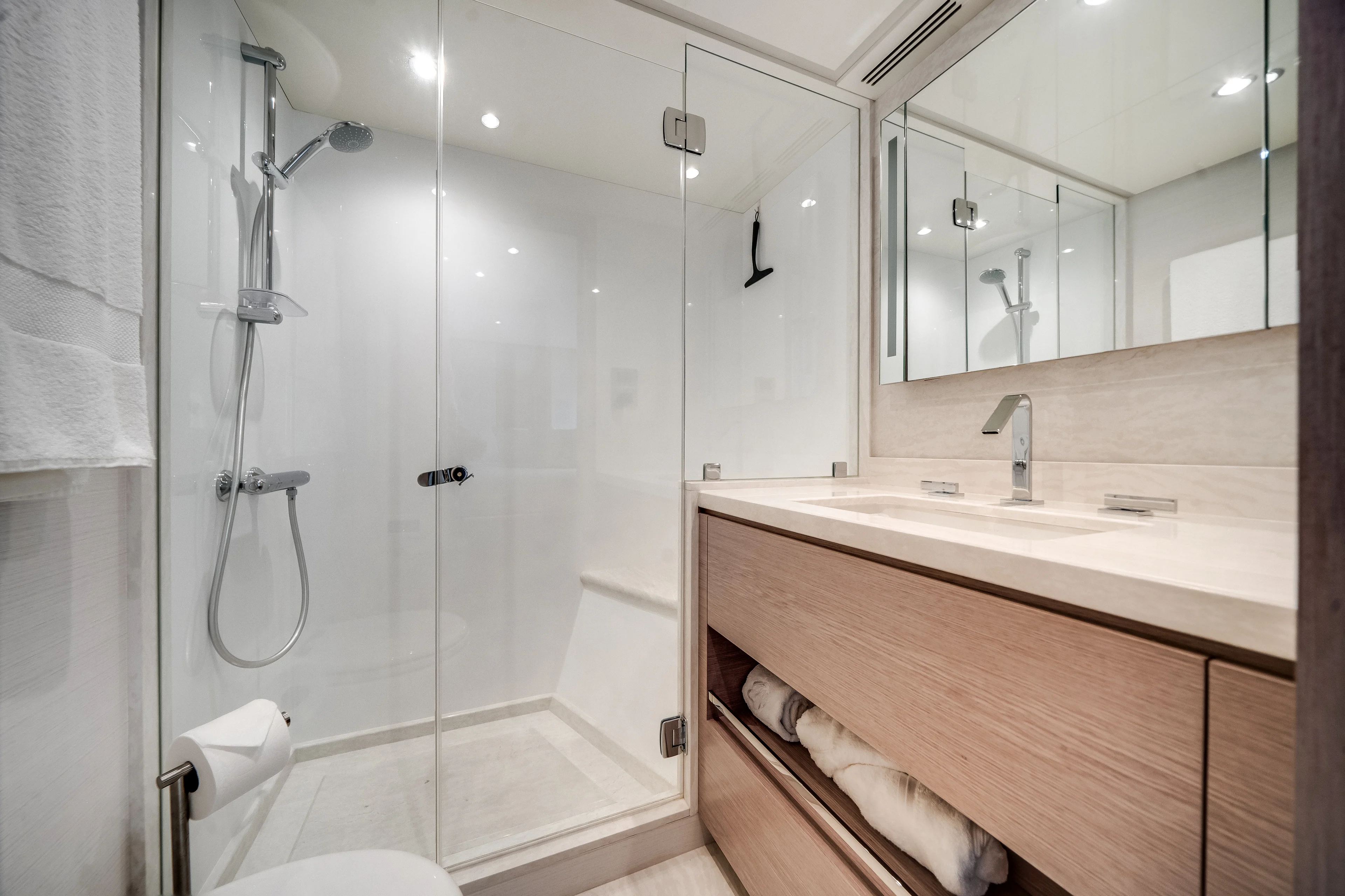 2022 Ocean Alexander
                                                             32L Image Thumbnail #53