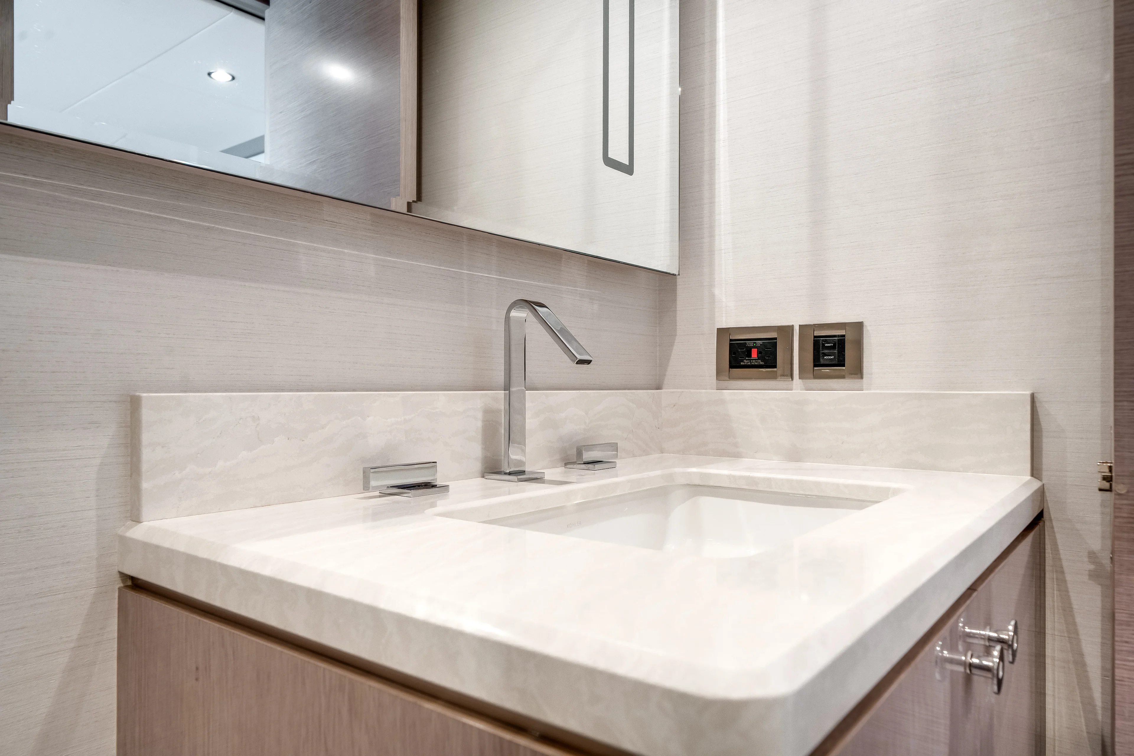 2022 Ocean Alexander
                                                             32L Image Thumbnail #46