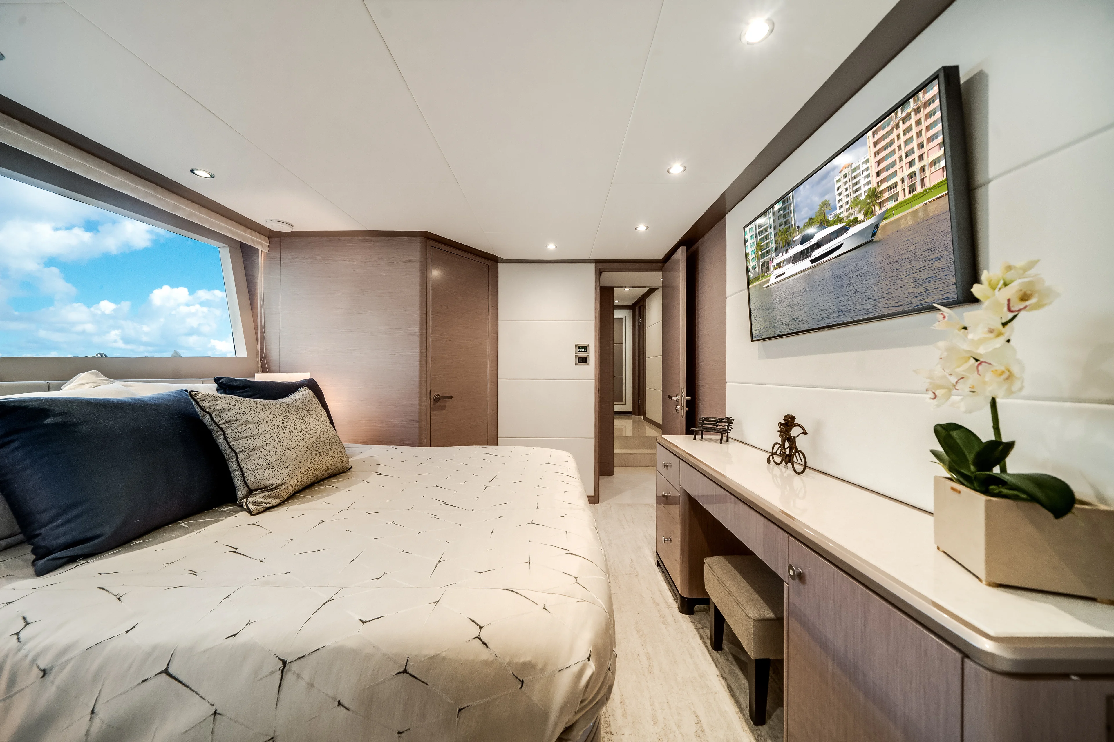 2022 Ocean Alexander
                                                             32L Image Thumbnail #41