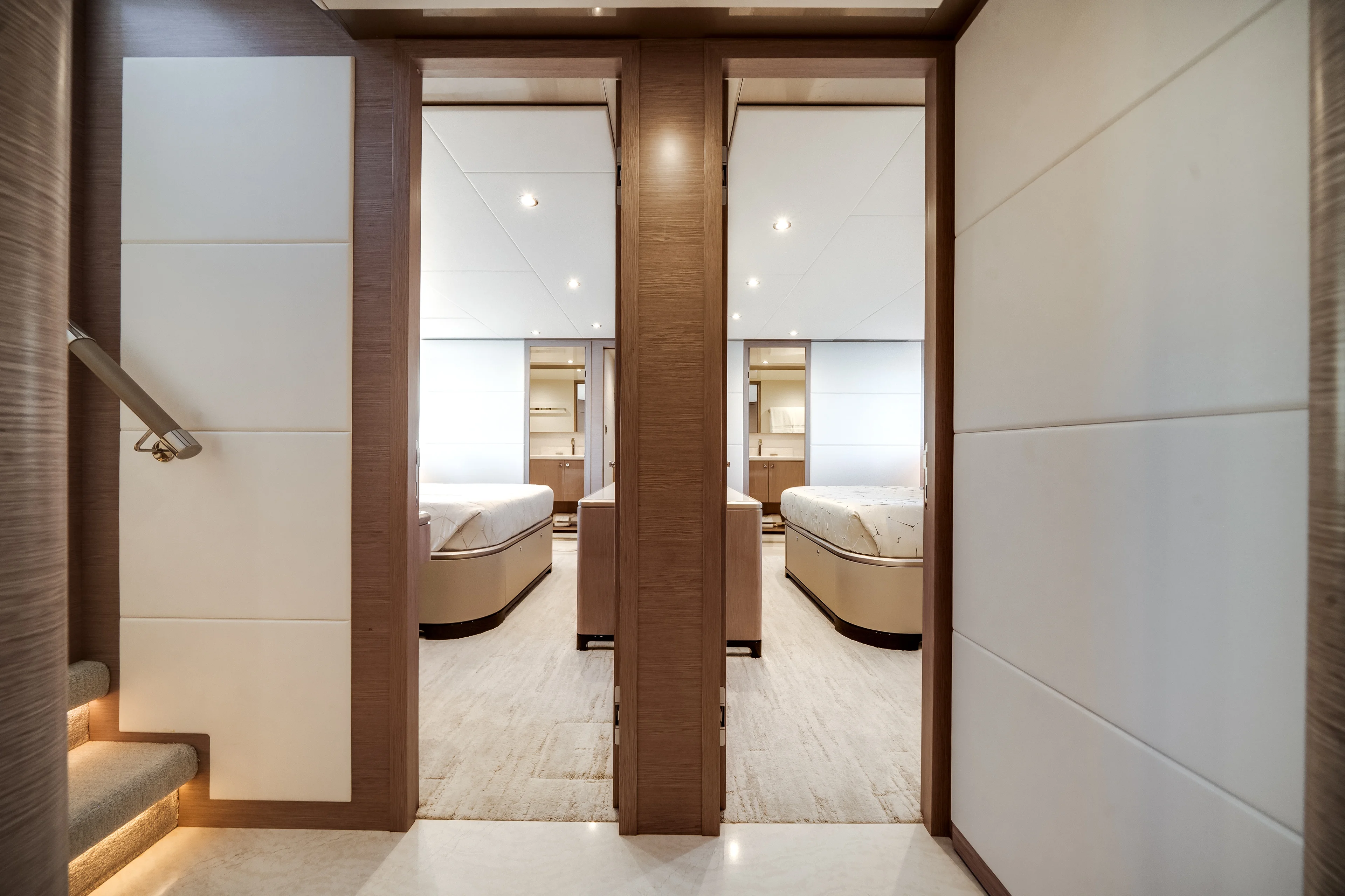 2022 Ocean Alexander
                                                             32L Image Thumbnail #38