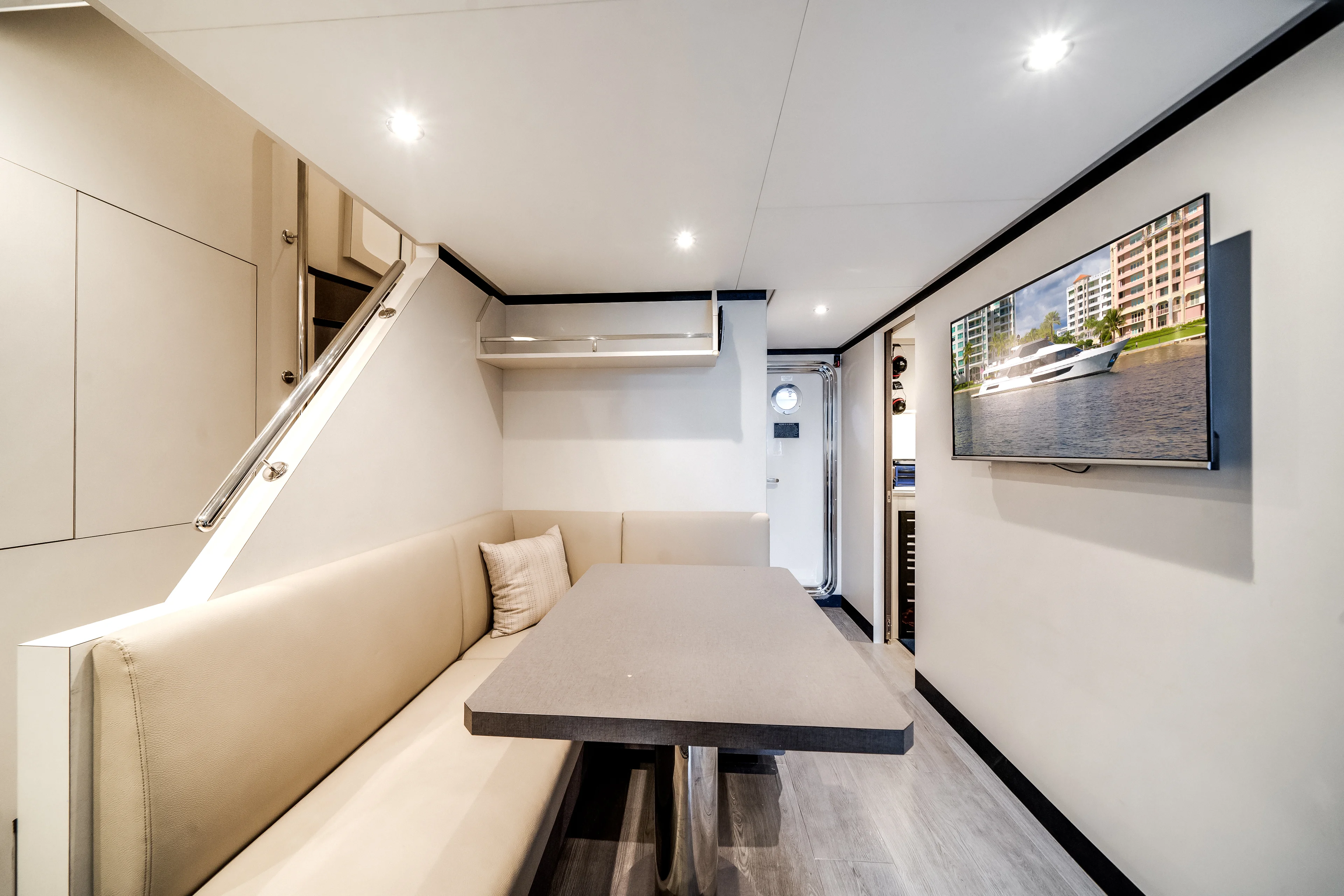 2022 Ocean Alexander
                                                             32L Image Thumbnail #83