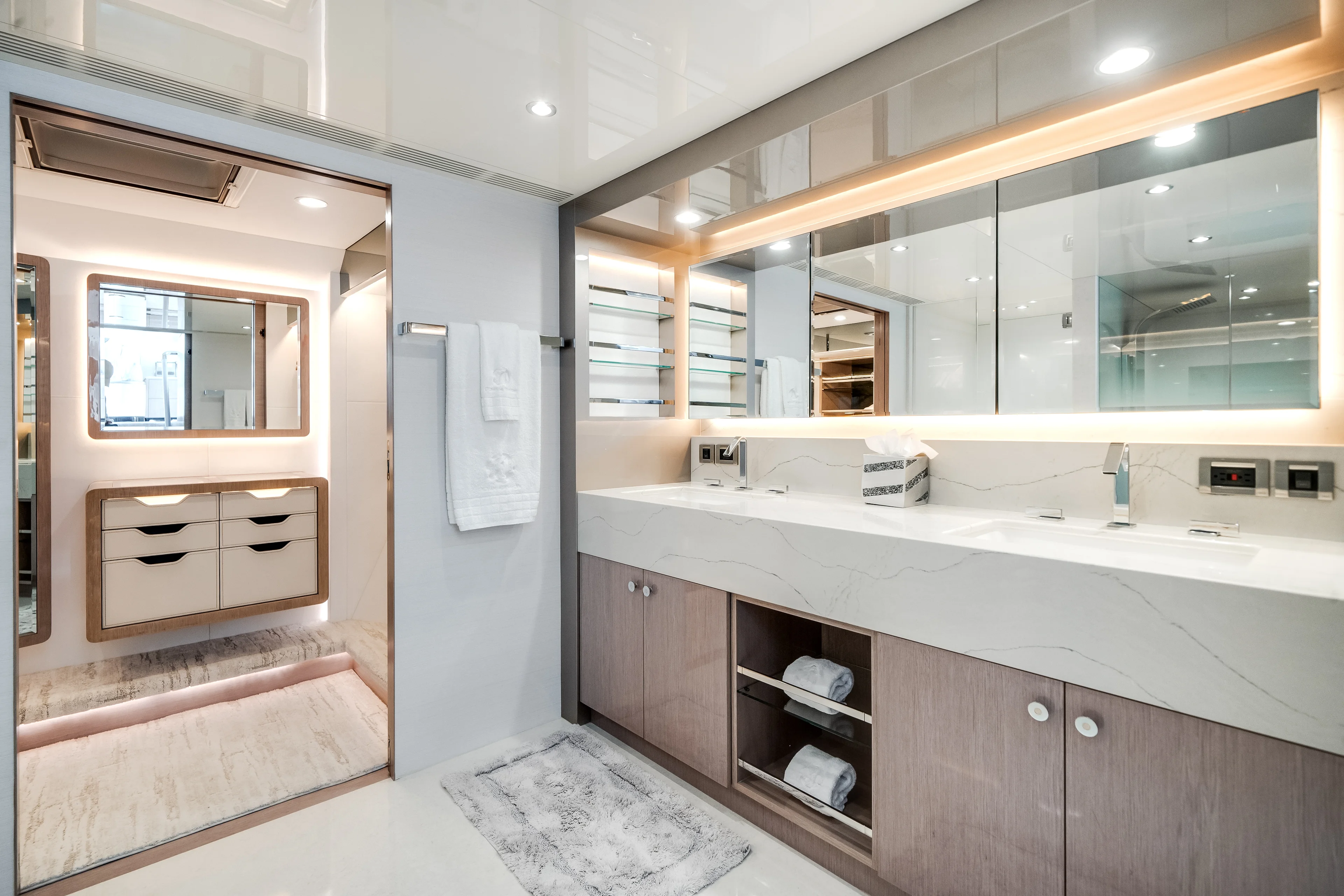 2022 Ocean Alexander
                                                             32L Image Thumbnail #31