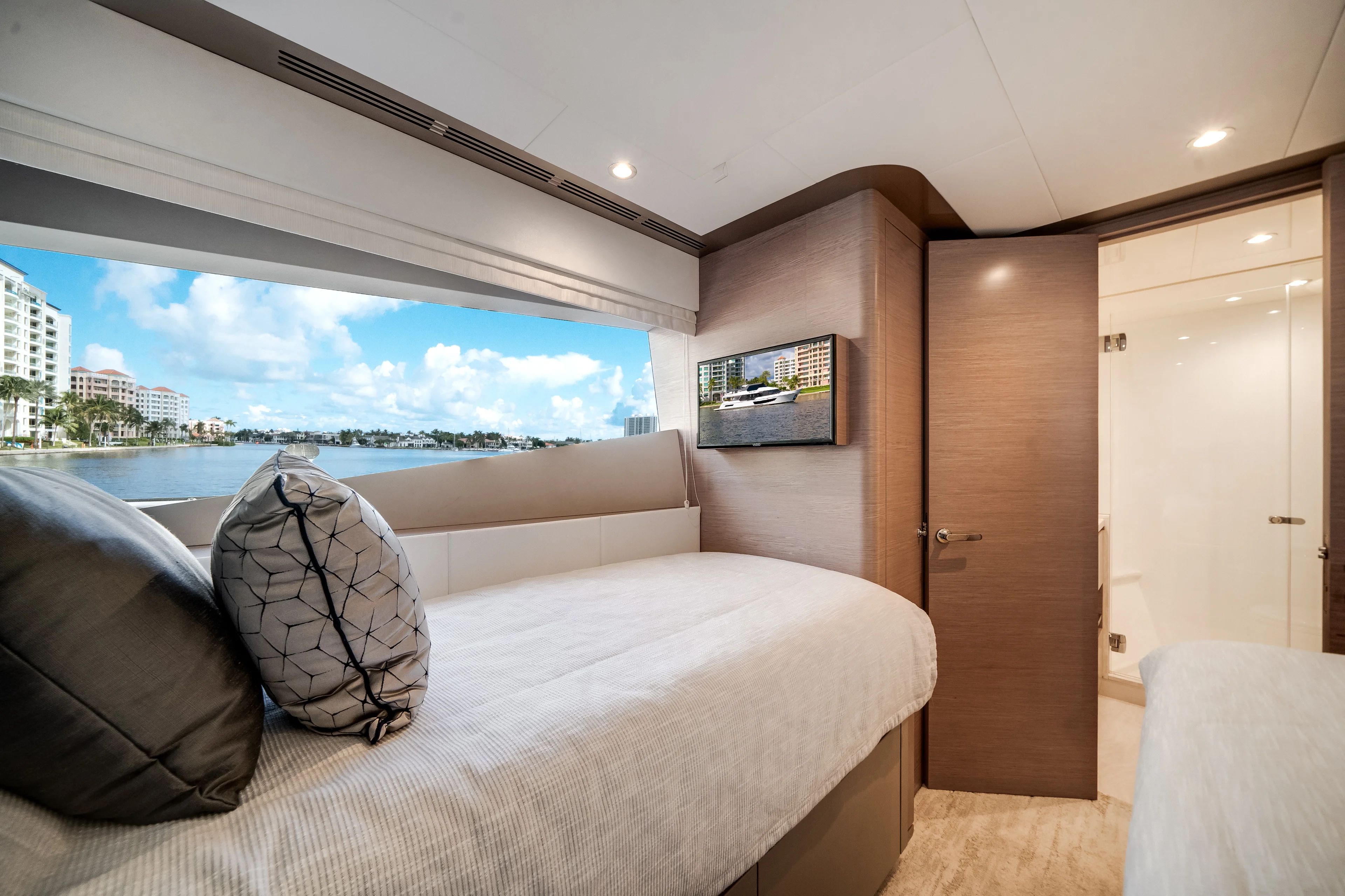 2022 Ocean Alexander
                                                             32L Image Thumbnail #48