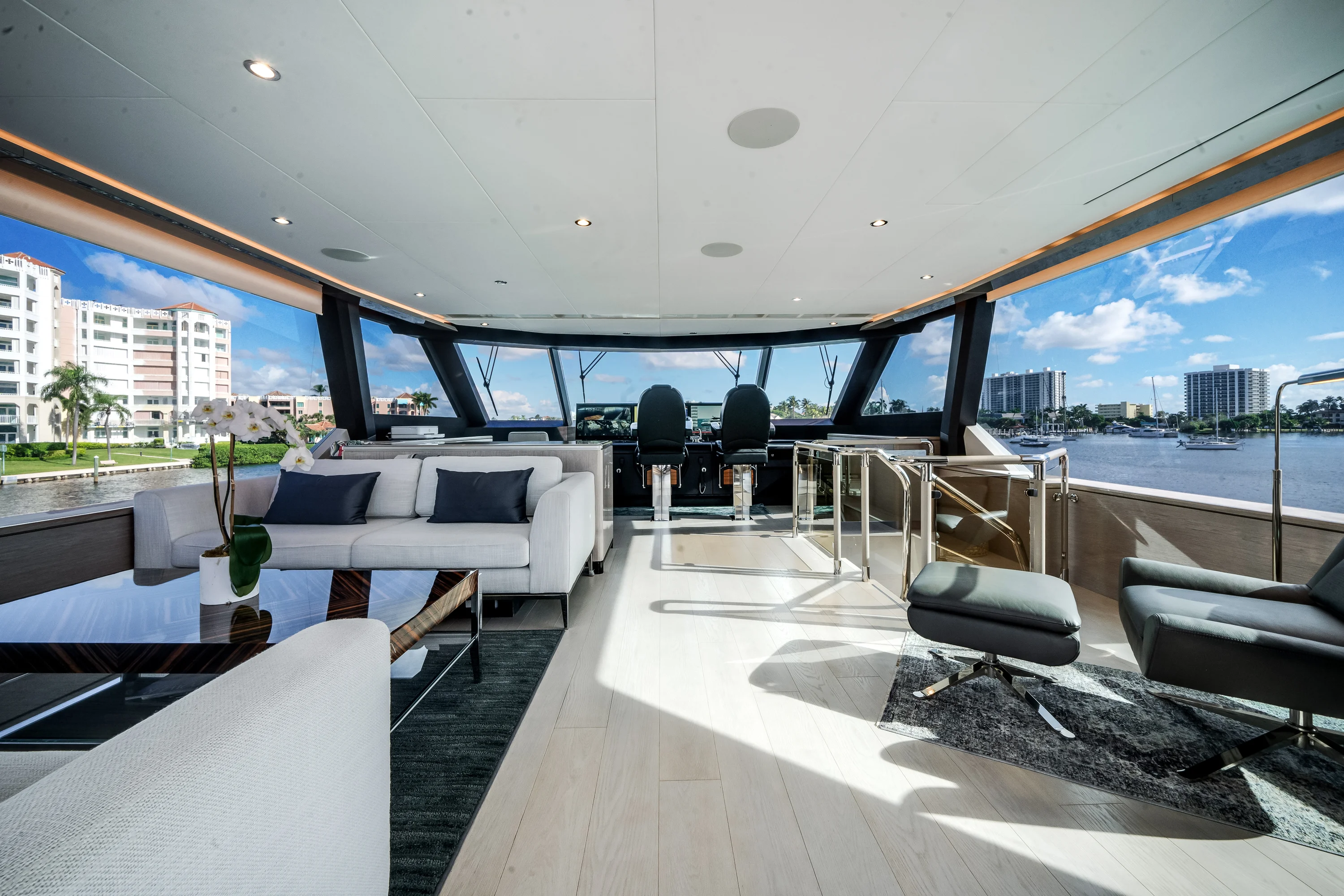 2022 Ocean Alexander 32L Image Thumbnail #3