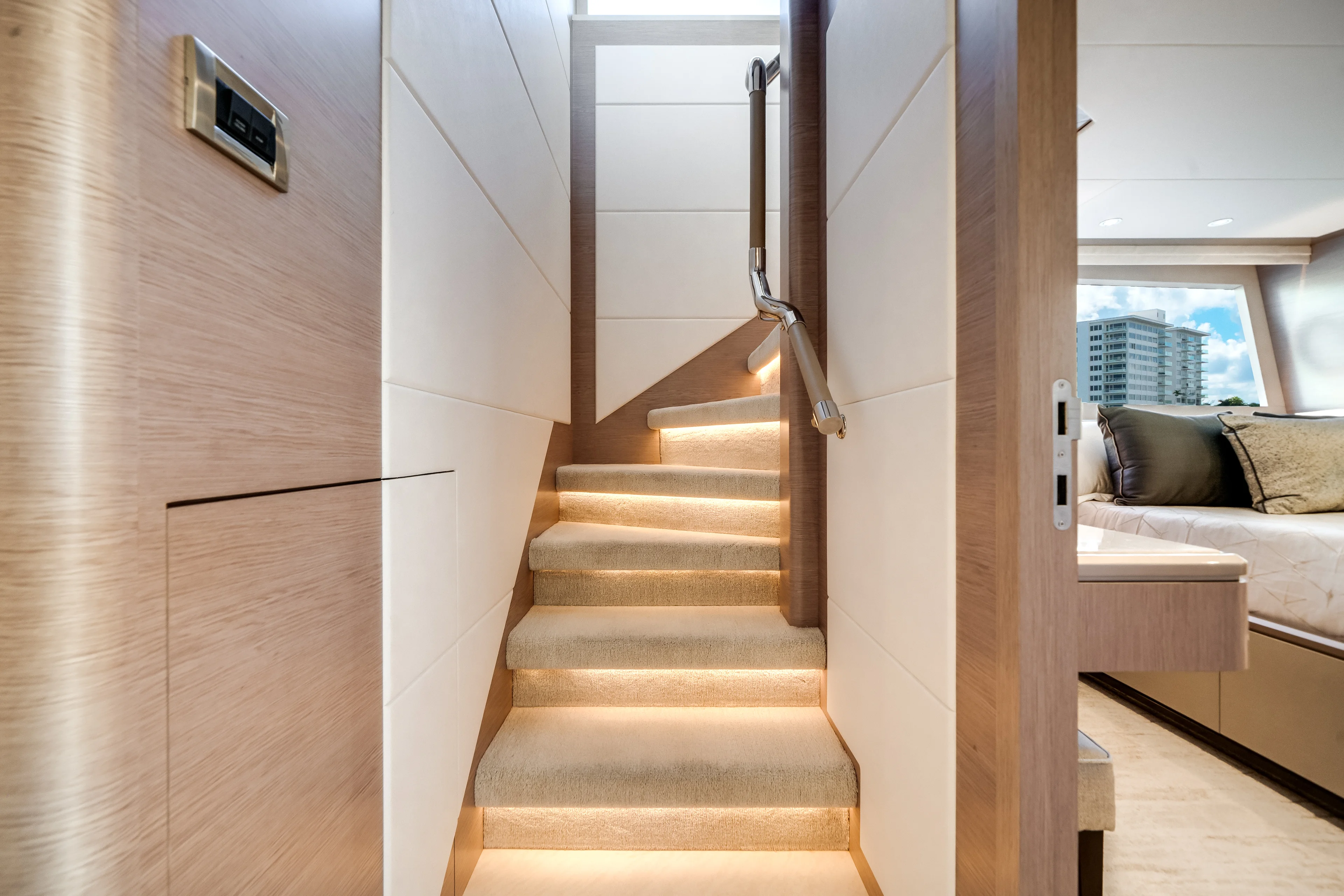 2022 Ocean Alexander
                                                             32L Image Thumbnail #37