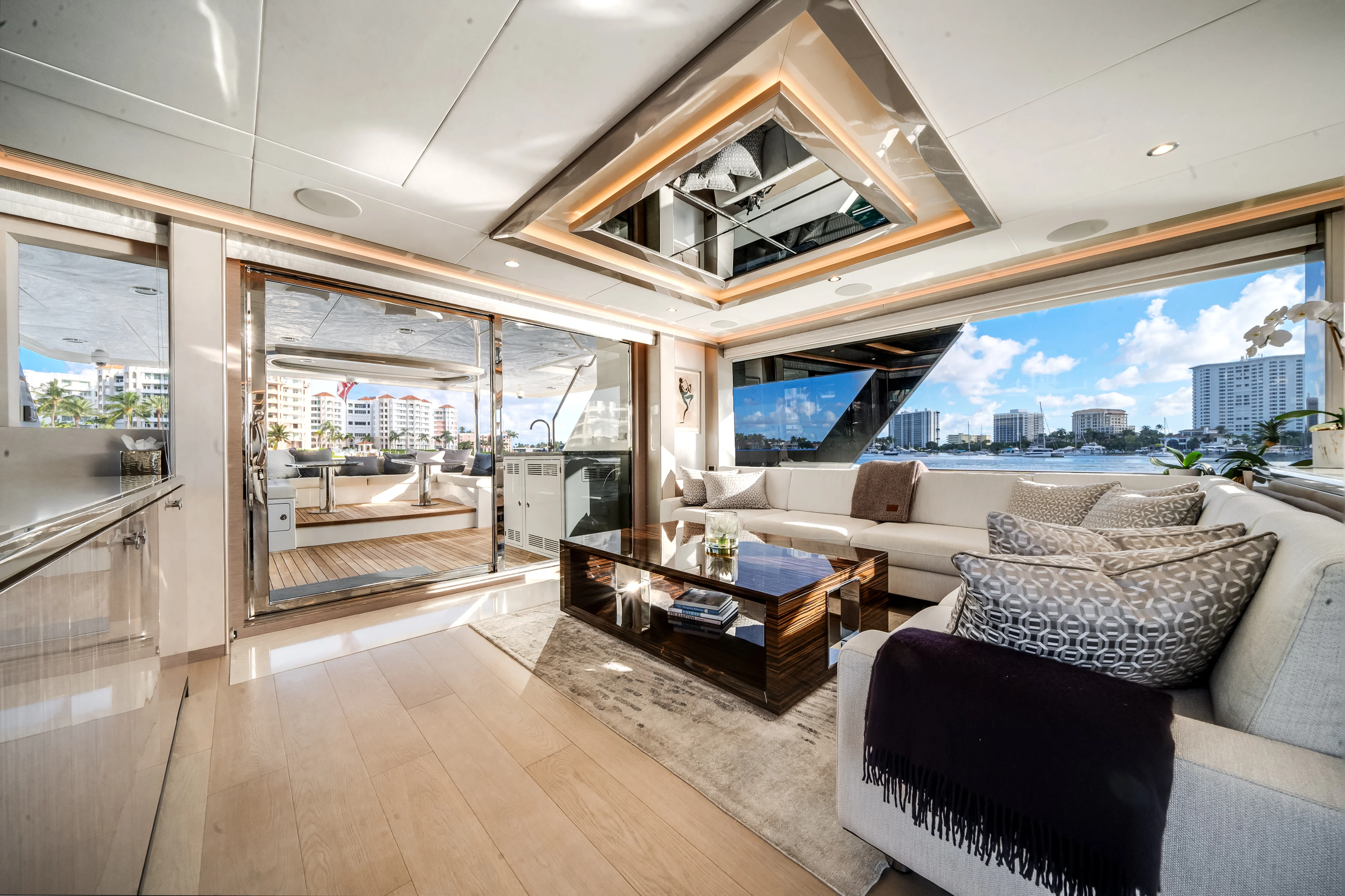 2022 Ocean Alexander
                                                             32L Image Thumbnail #13