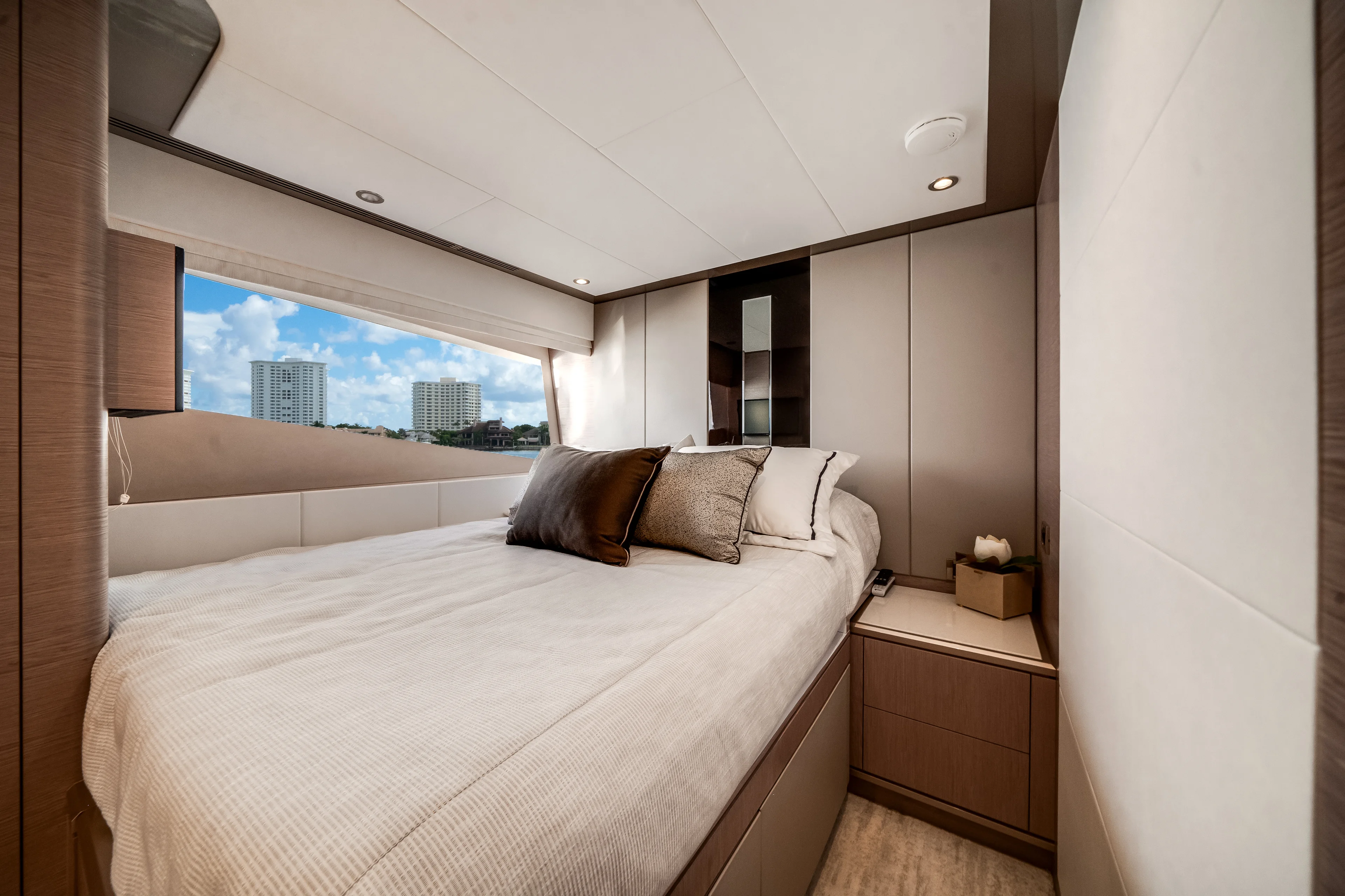 2022 Ocean Alexander
                                                             32L Image Thumbnail #51