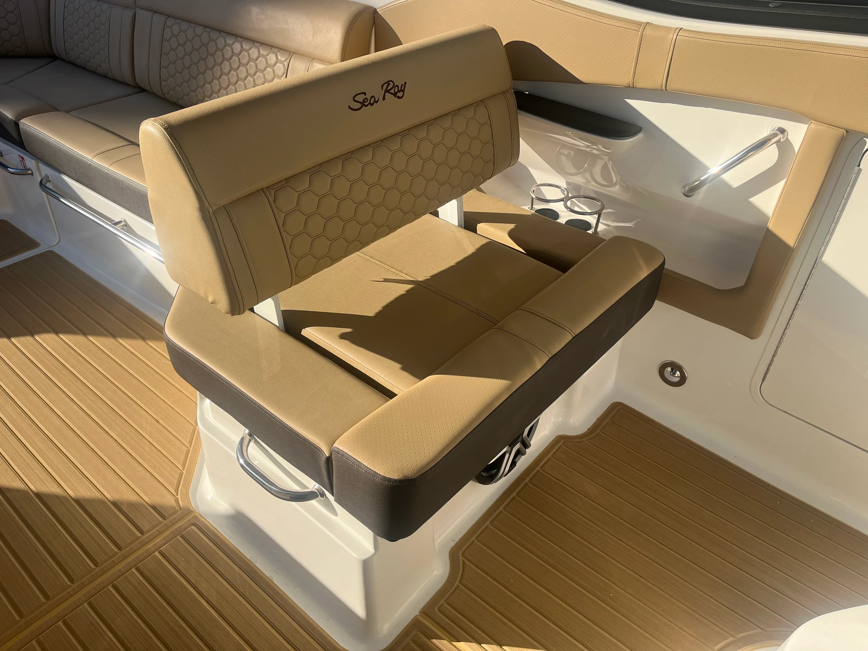 2026 Sea Ray Sundancer 320 Outboard Image Thumbnail #17