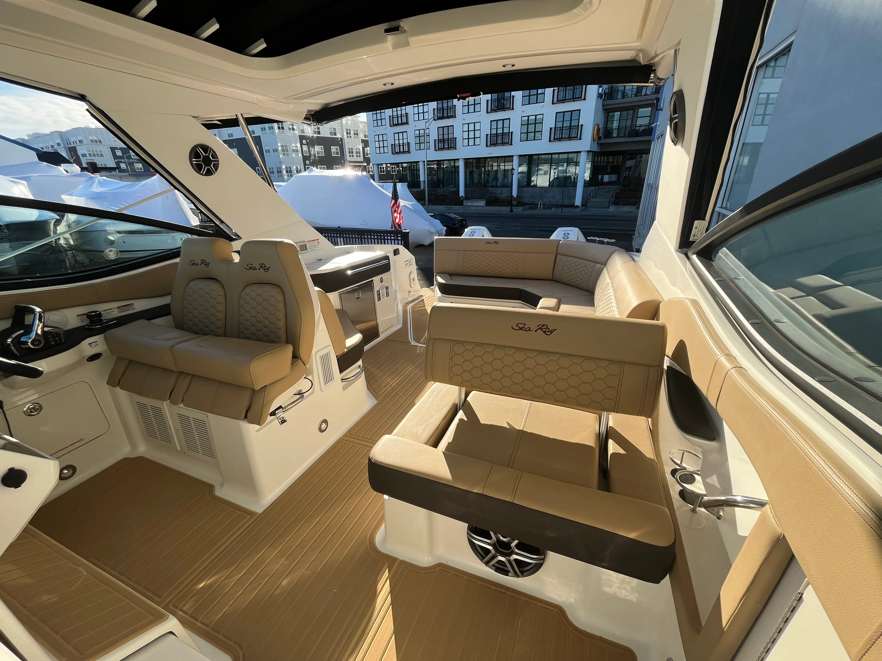 2026 Sea Ray Sundancer 320 Outboard Image Thumbnail #16