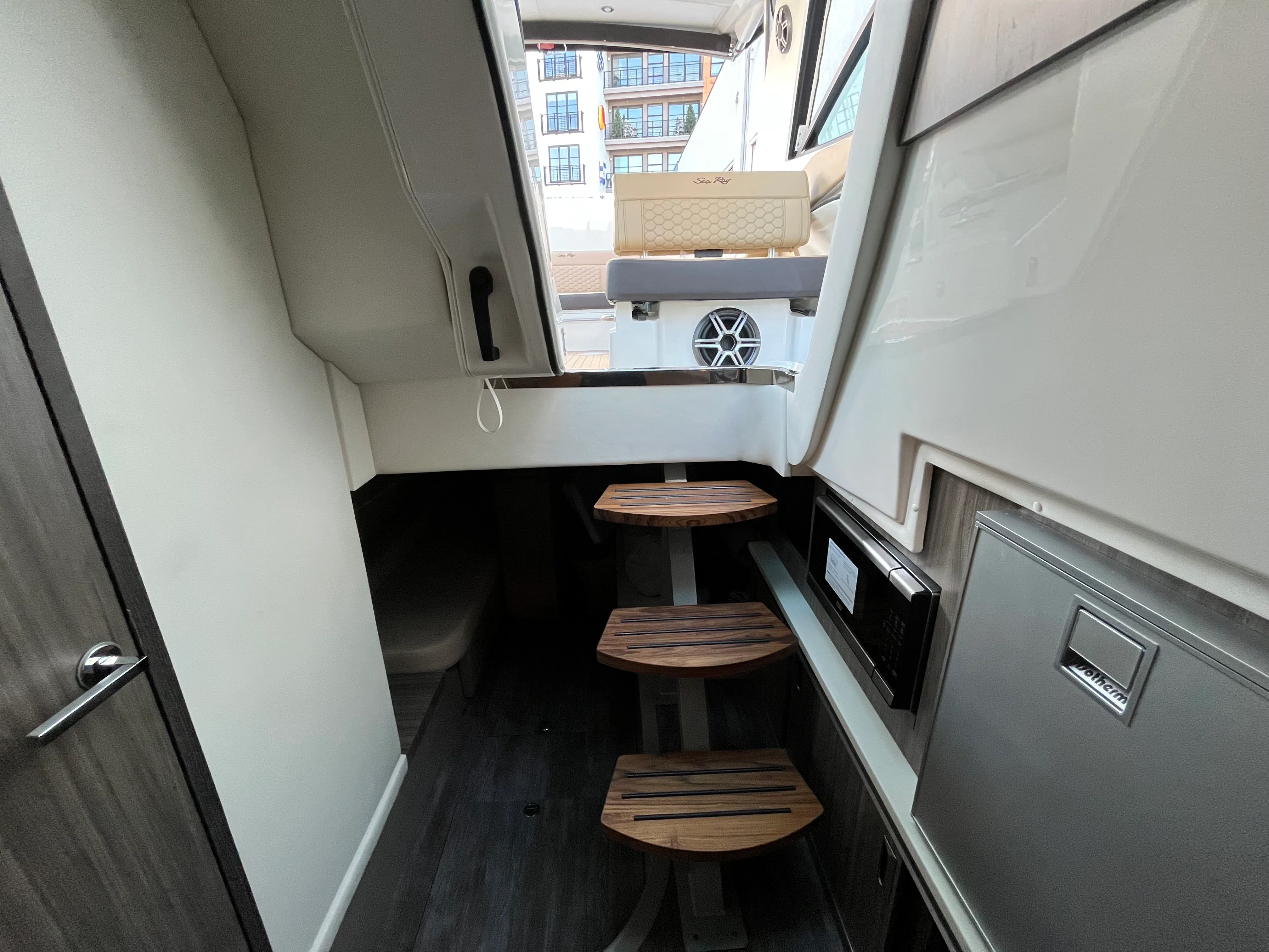 2026 Sea Ray Sundancer 320 Outboard Image Thumbnail #26