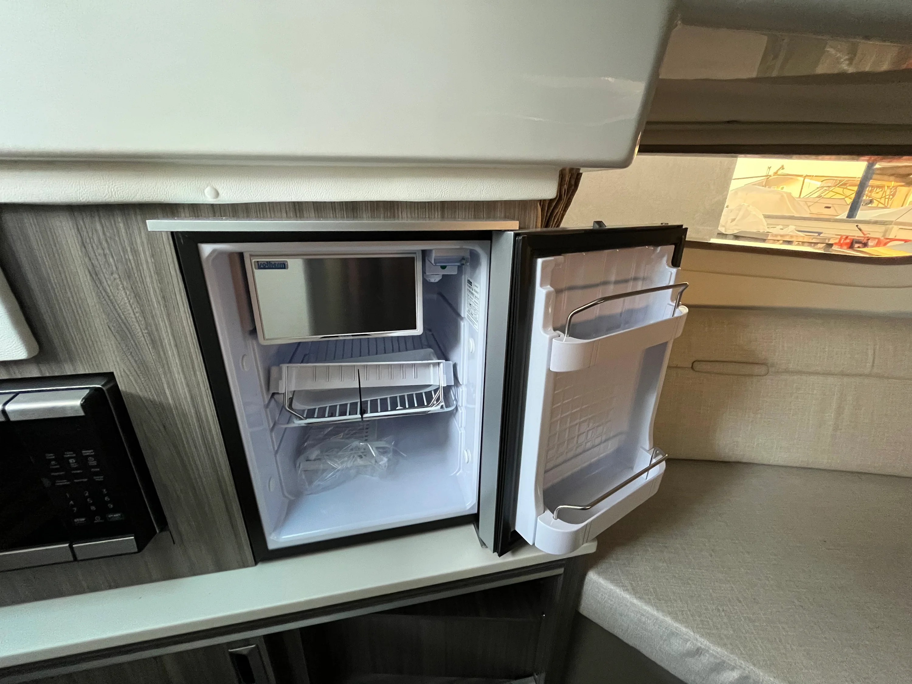 2026 Sea Ray Sundancer 320 Outboard Image Thumbnail #28