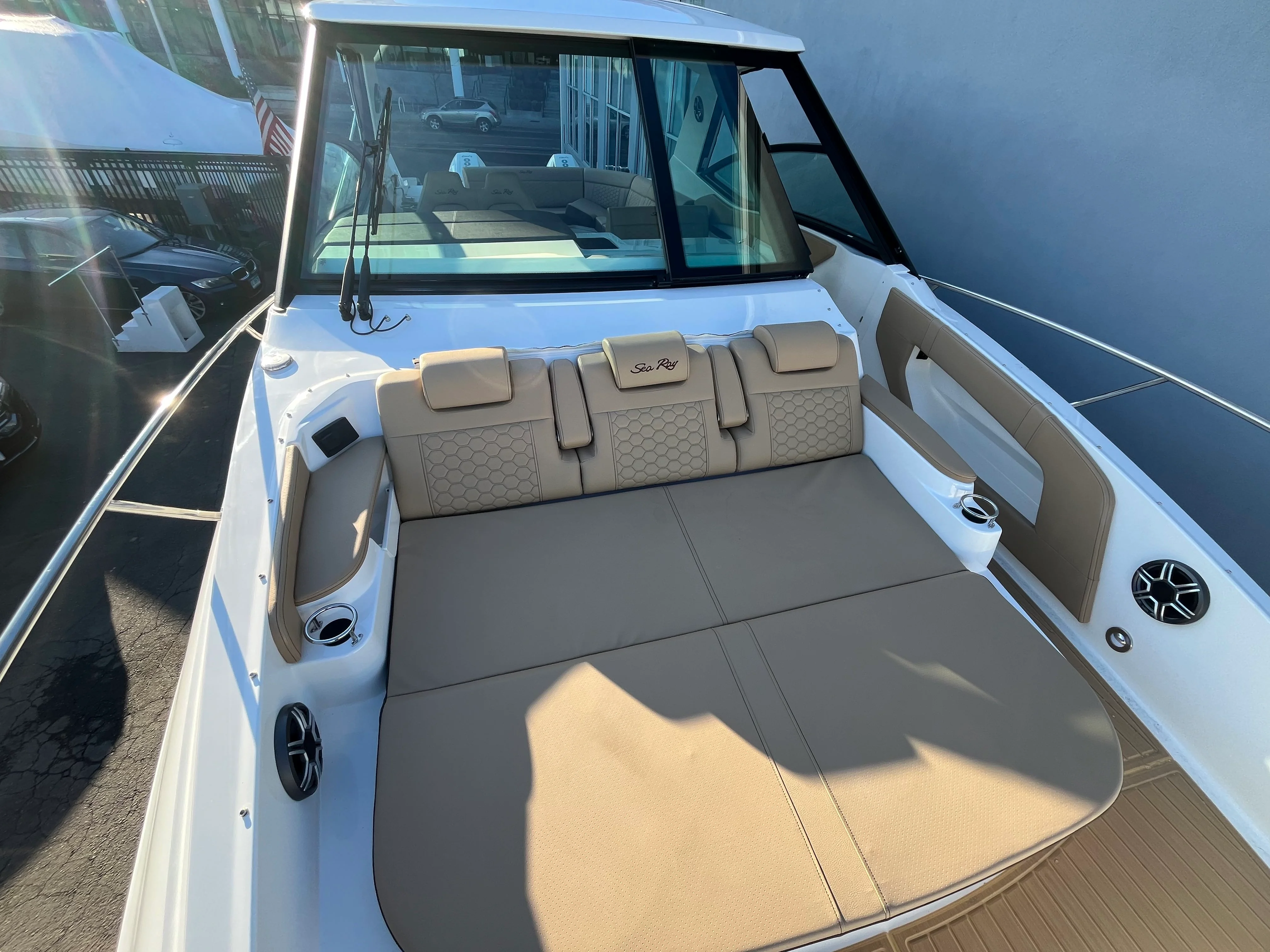 2026 Sea Ray Sundancer 320 Outboard Image Thumbnail #39