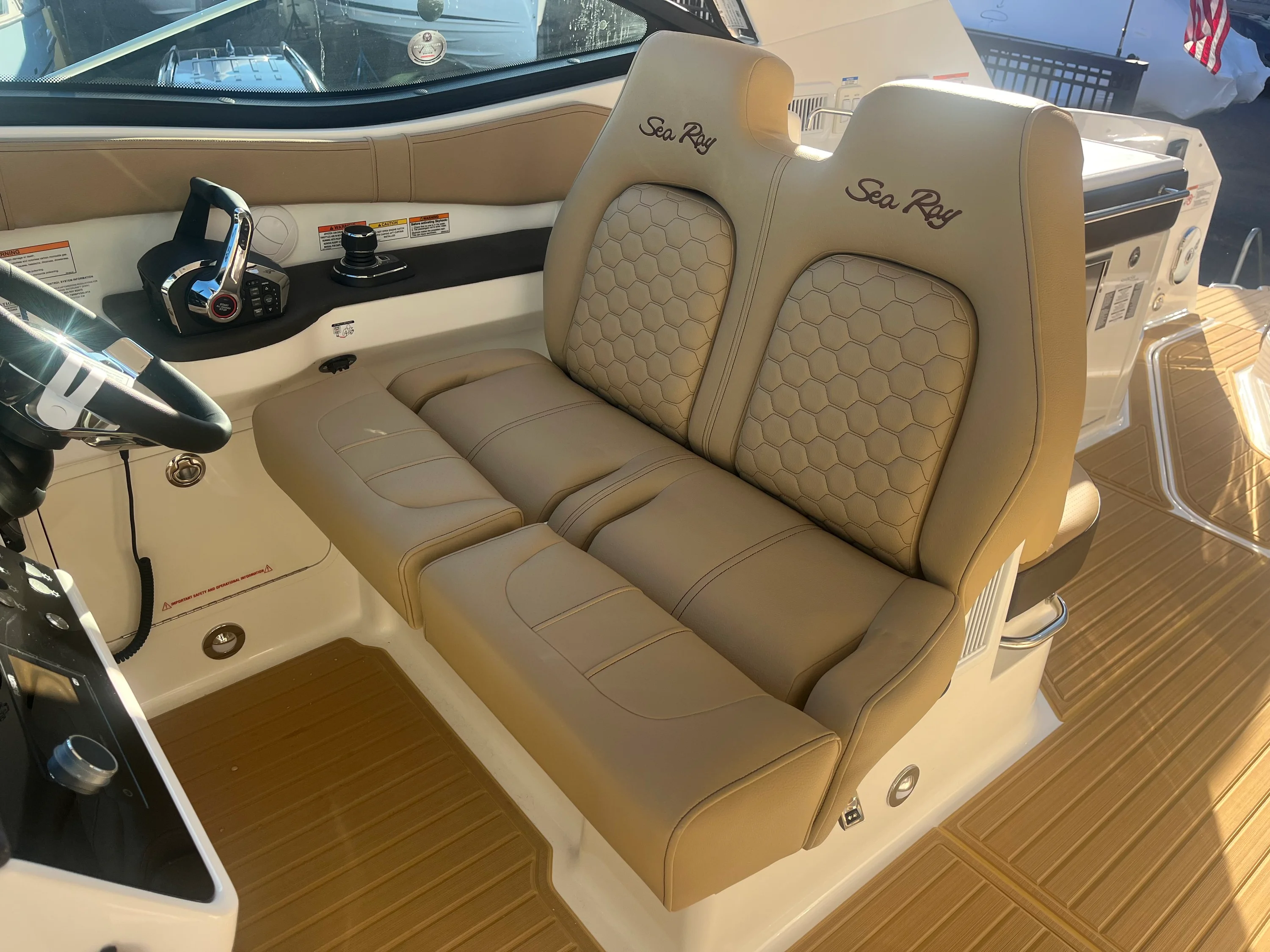 2026 Sea Ray Sundancer 320 Outboard Image Thumbnail #19