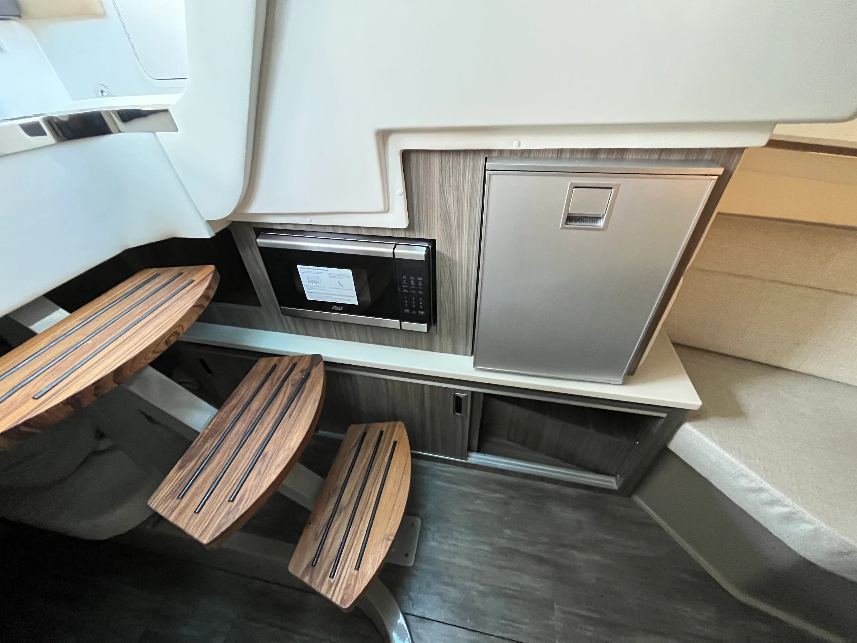 2026 Sea Ray Sundancer 320 Outboard Image Thumbnail #27