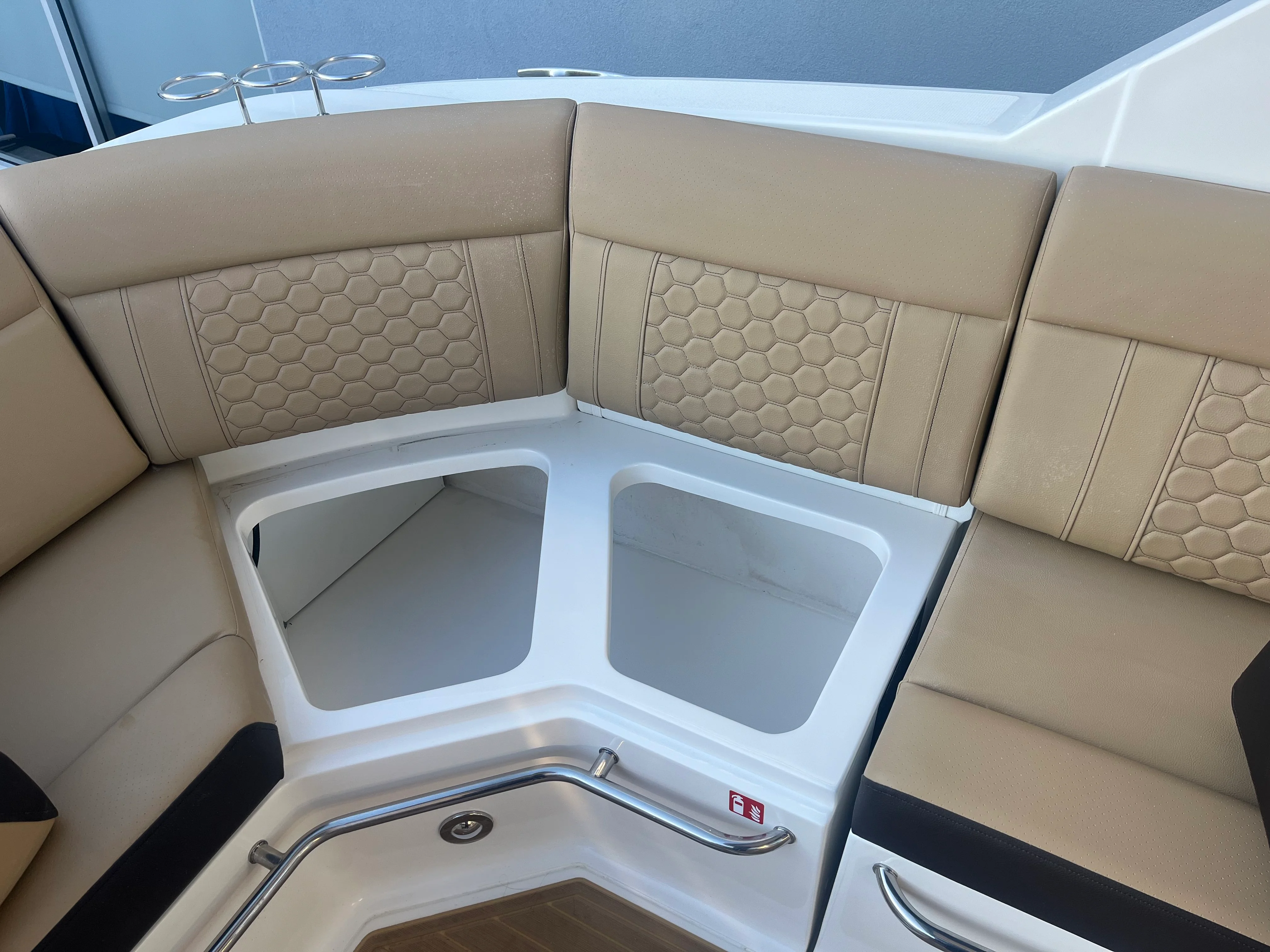 2026 Sea Ray Sundancer 320 Outboard Image Thumbnail #9