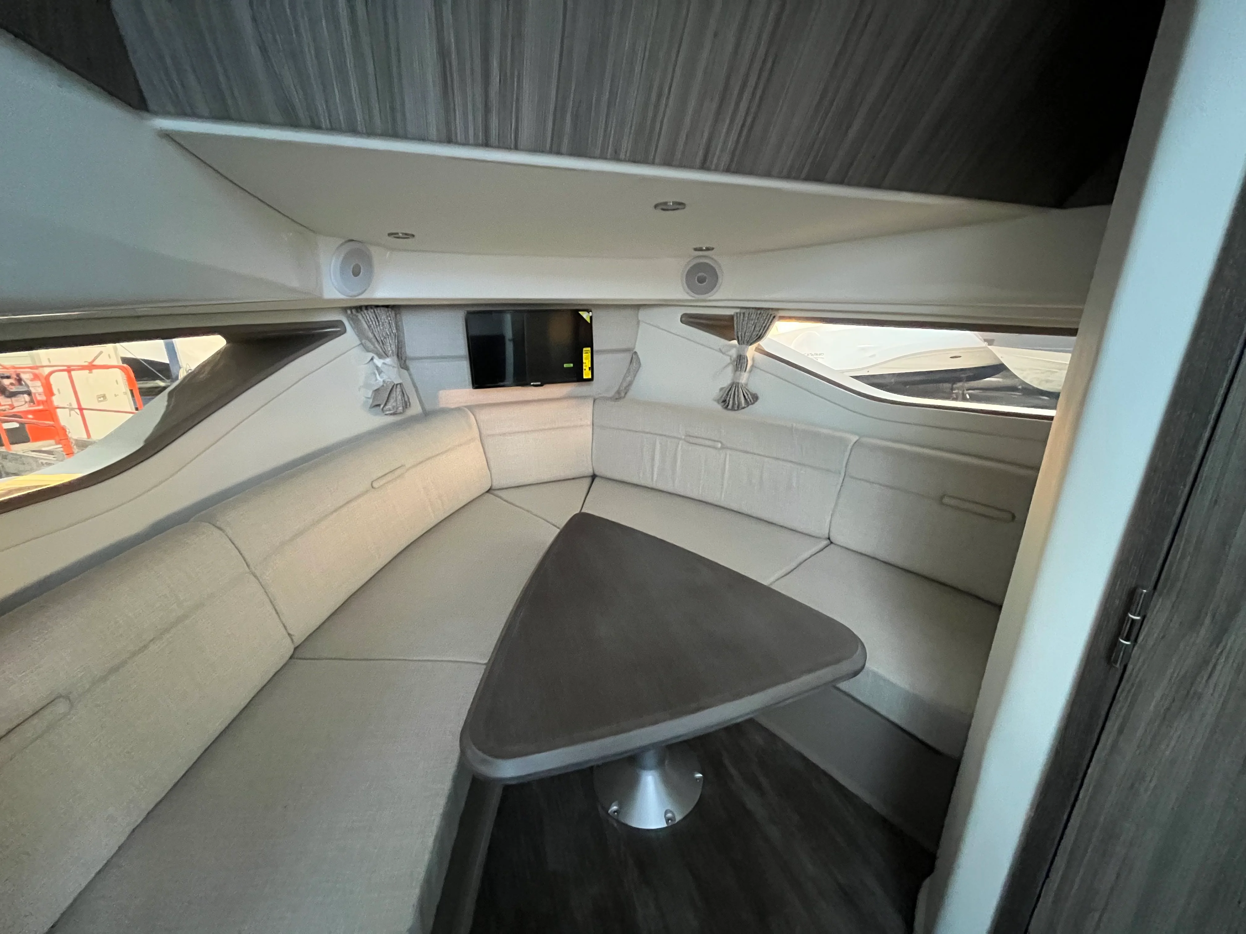 2026 Sea Ray Sundancer 320 Outboard Image Thumbnail #29