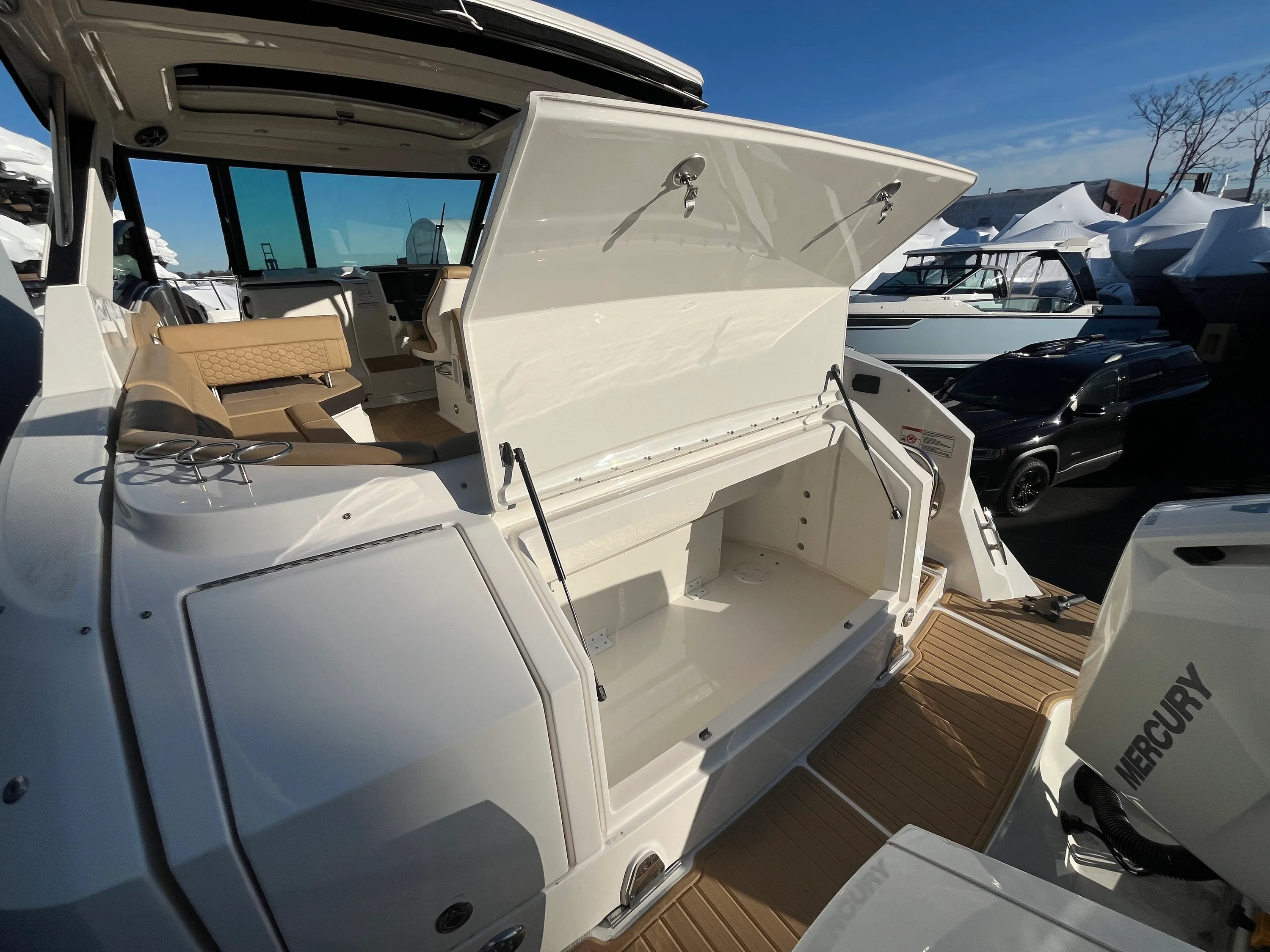 2026 Sea Ray Sundancer 320 Outboard Image Thumbnail #4