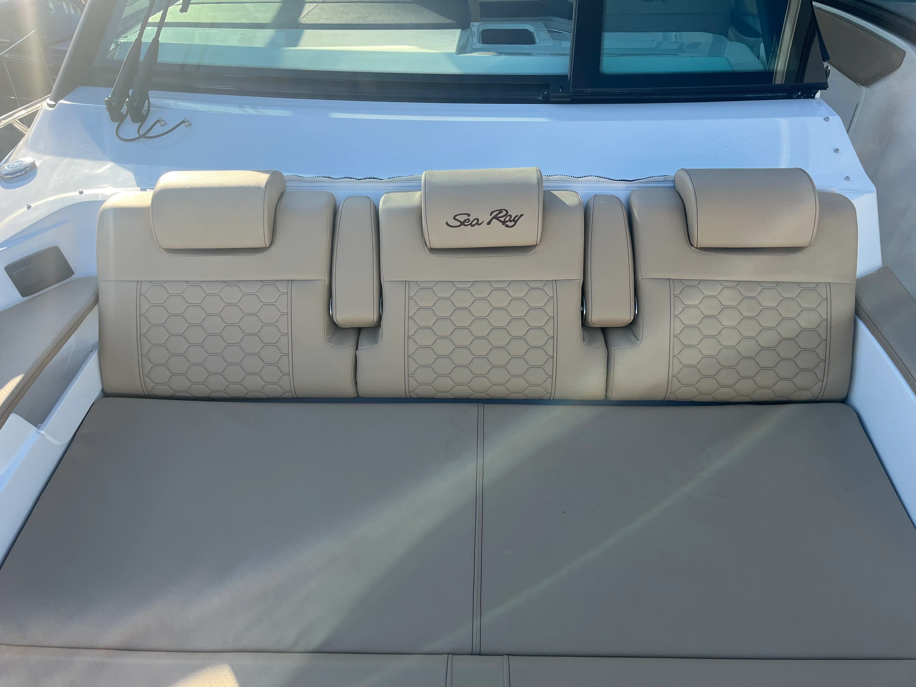 2026 Sea Ray Sundancer 320 Outboard Image Thumbnail #41