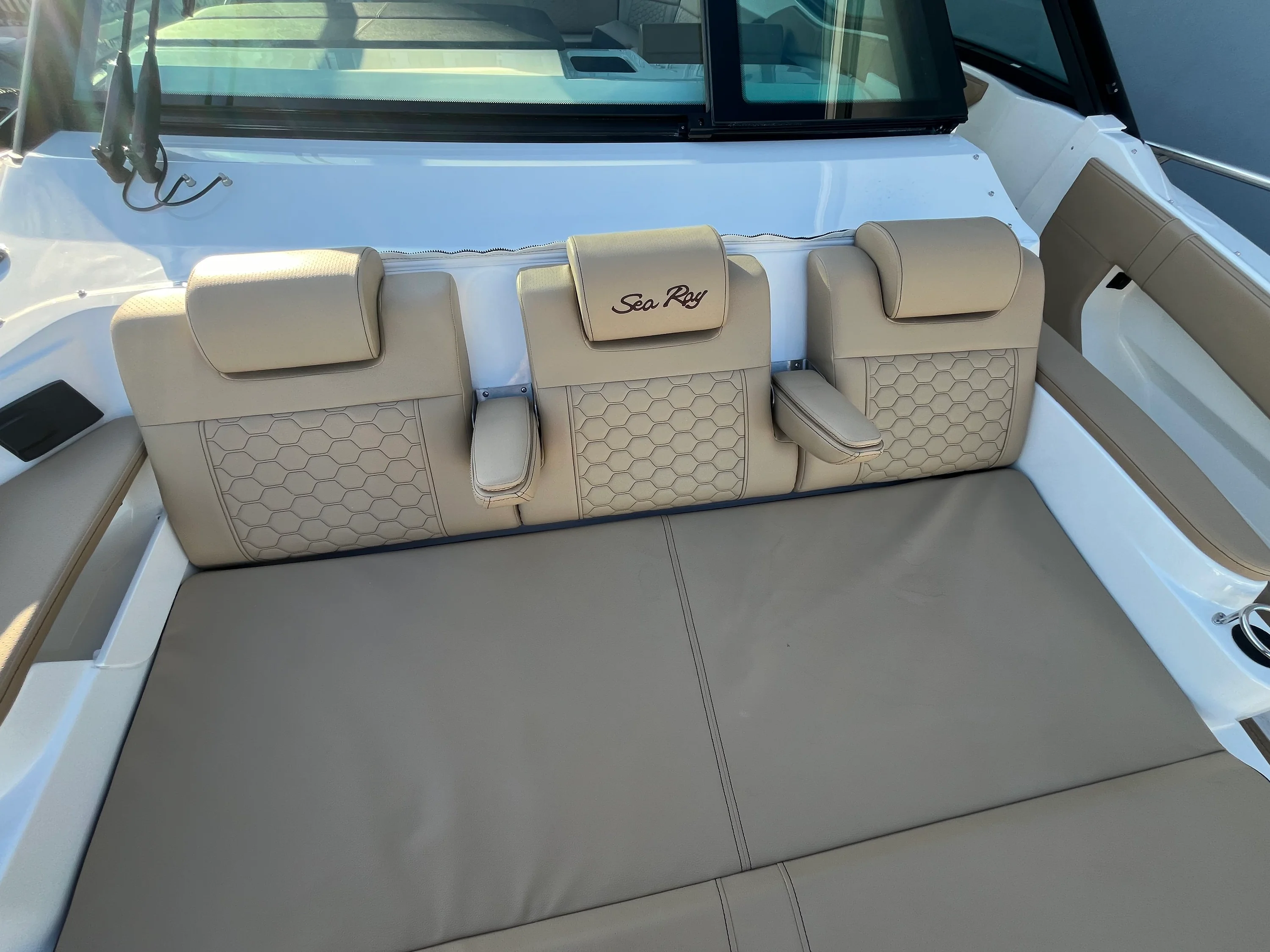 2026 Sea Ray Sundancer 320 Outboard Image Thumbnail #42