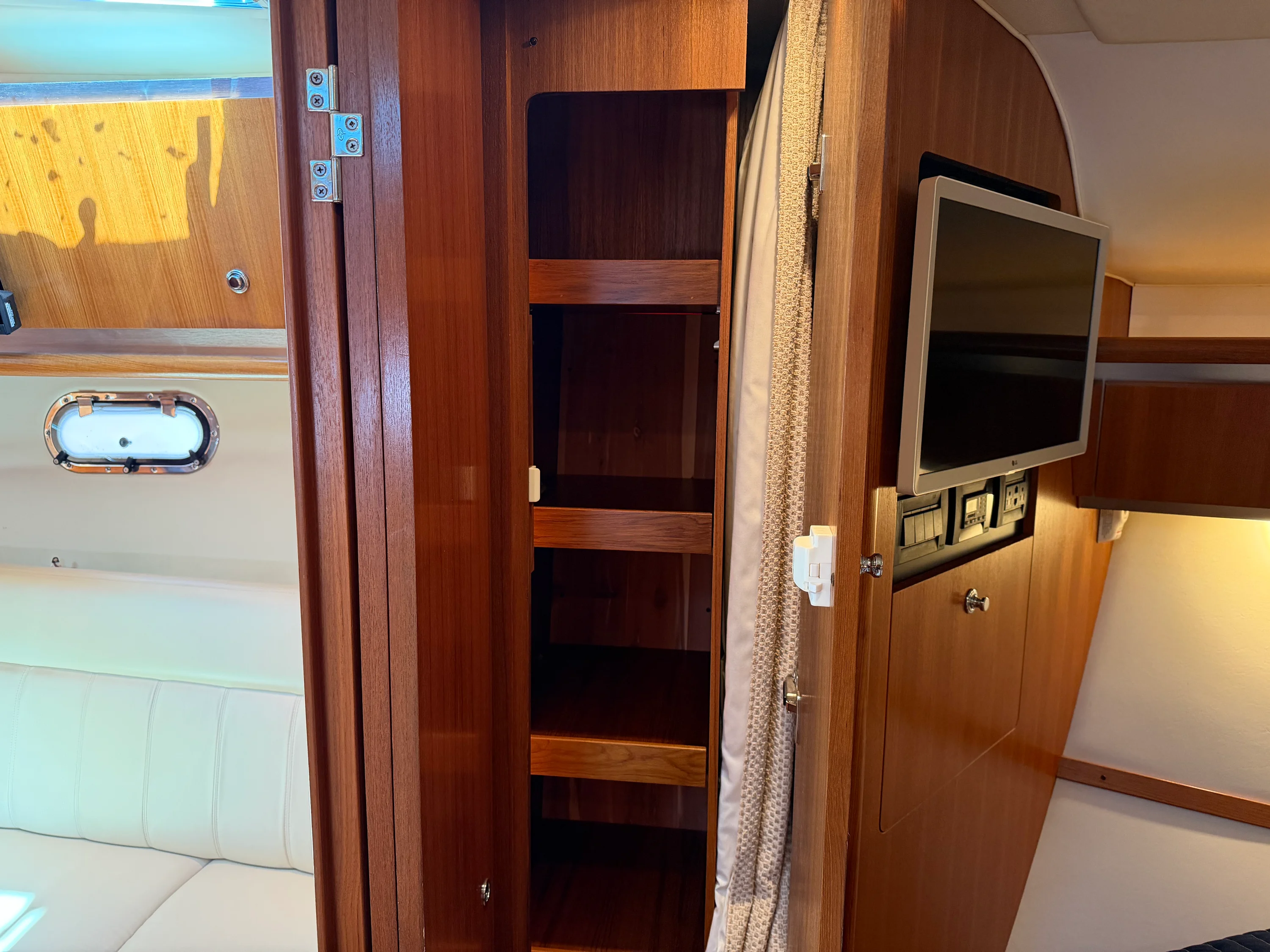 2006 Tiara Yachts 3600 SOVRAN Image Thumbnail #34