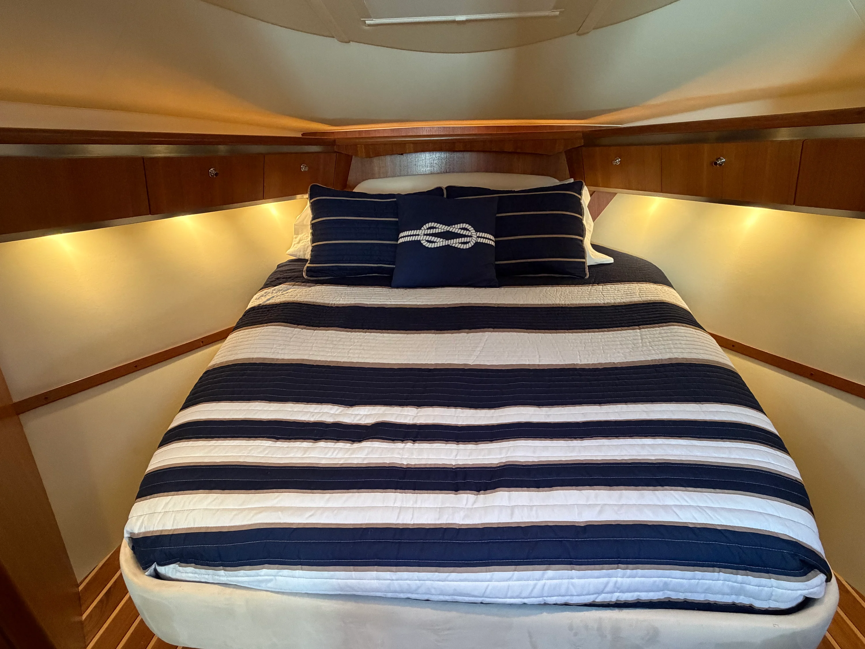 2006 Tiara Yachts 3600 SOVRAN Image Thumbnail #32