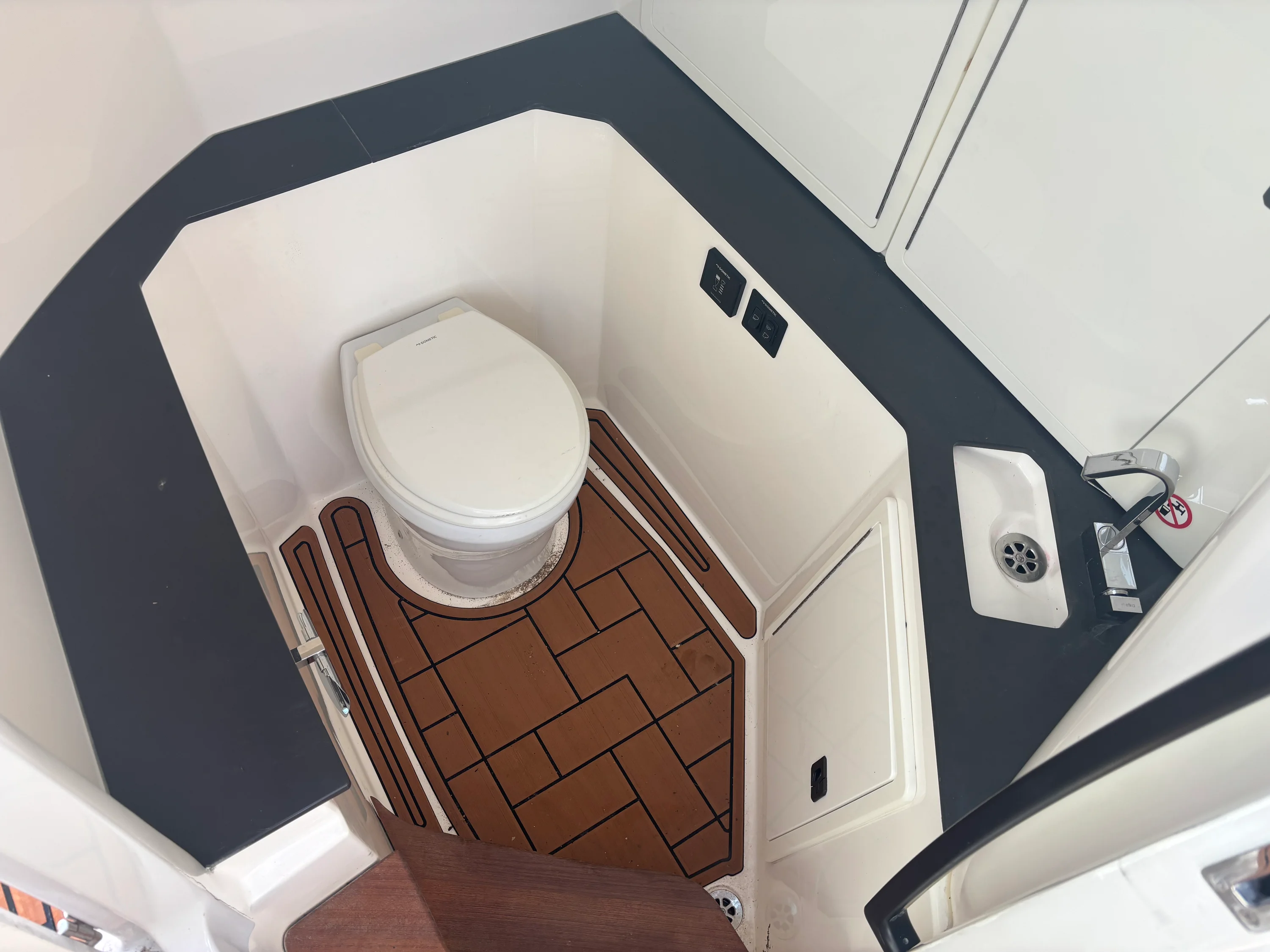 2020 Aviara AV32 I/O Image Thumbnail #8