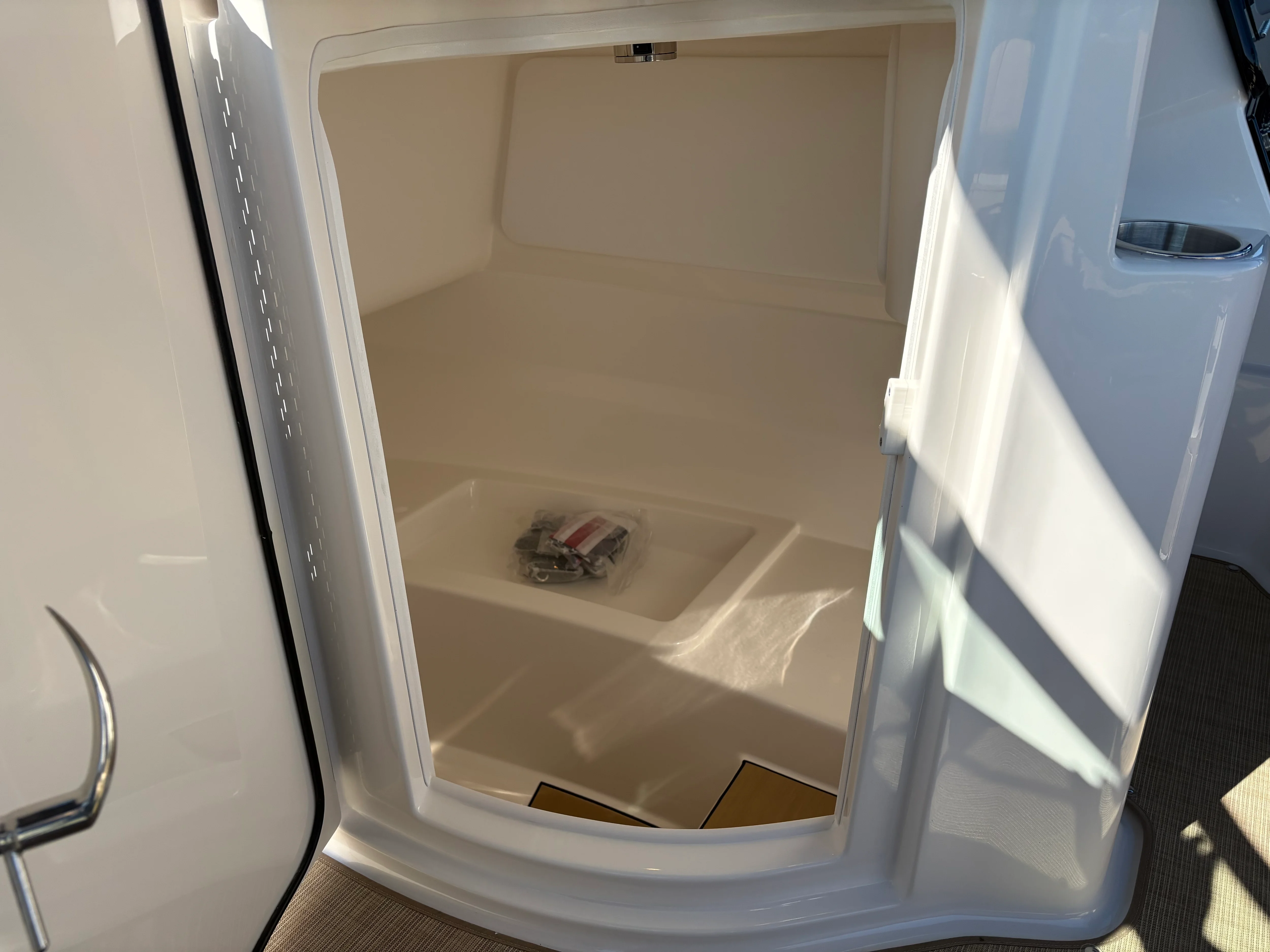 2026 Sea Ray SDX 230 Image Thumbnail #13