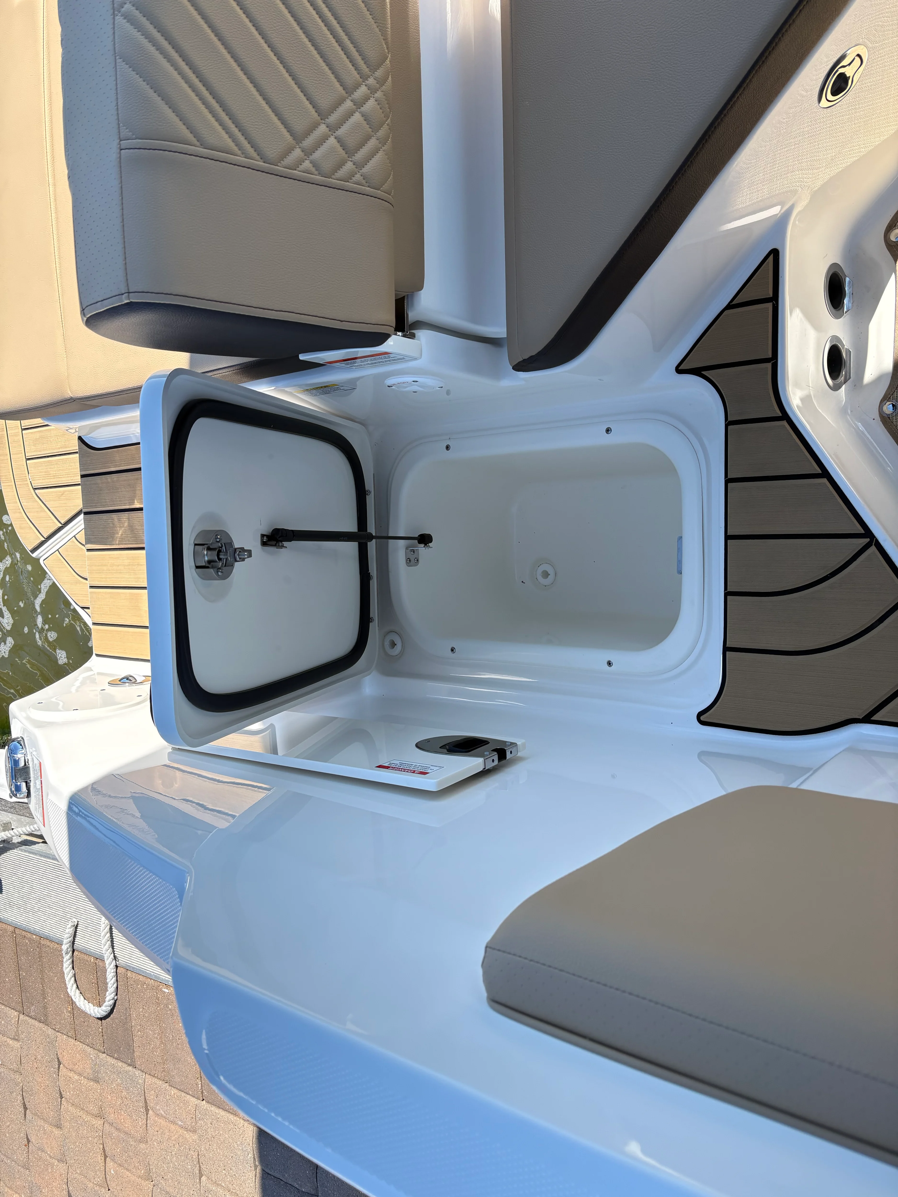 2026 Sea Ray SDX 230 Image Thumbnail #18