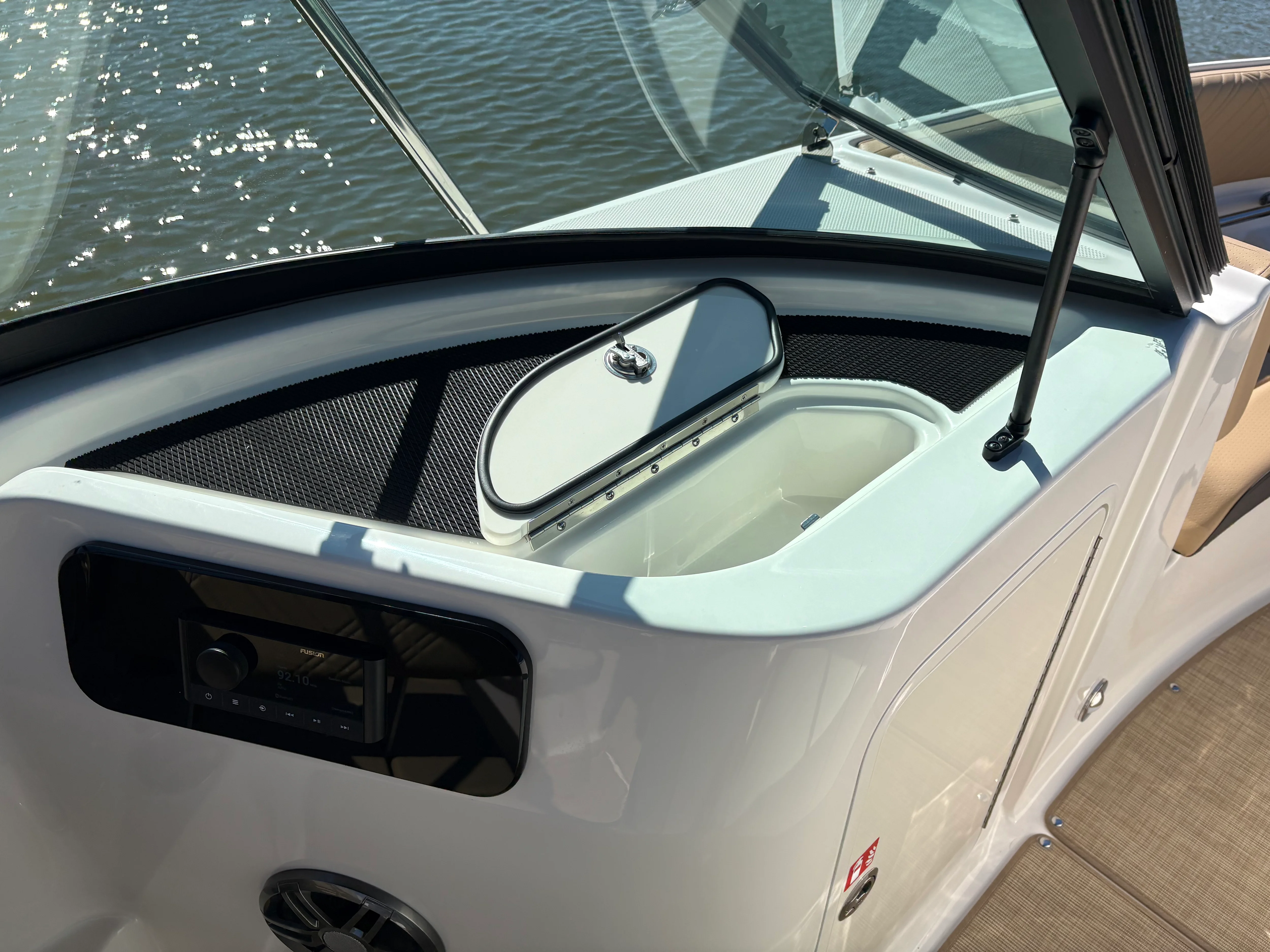 2026 Sea Ray SDX 230 Image Thumbnail #15