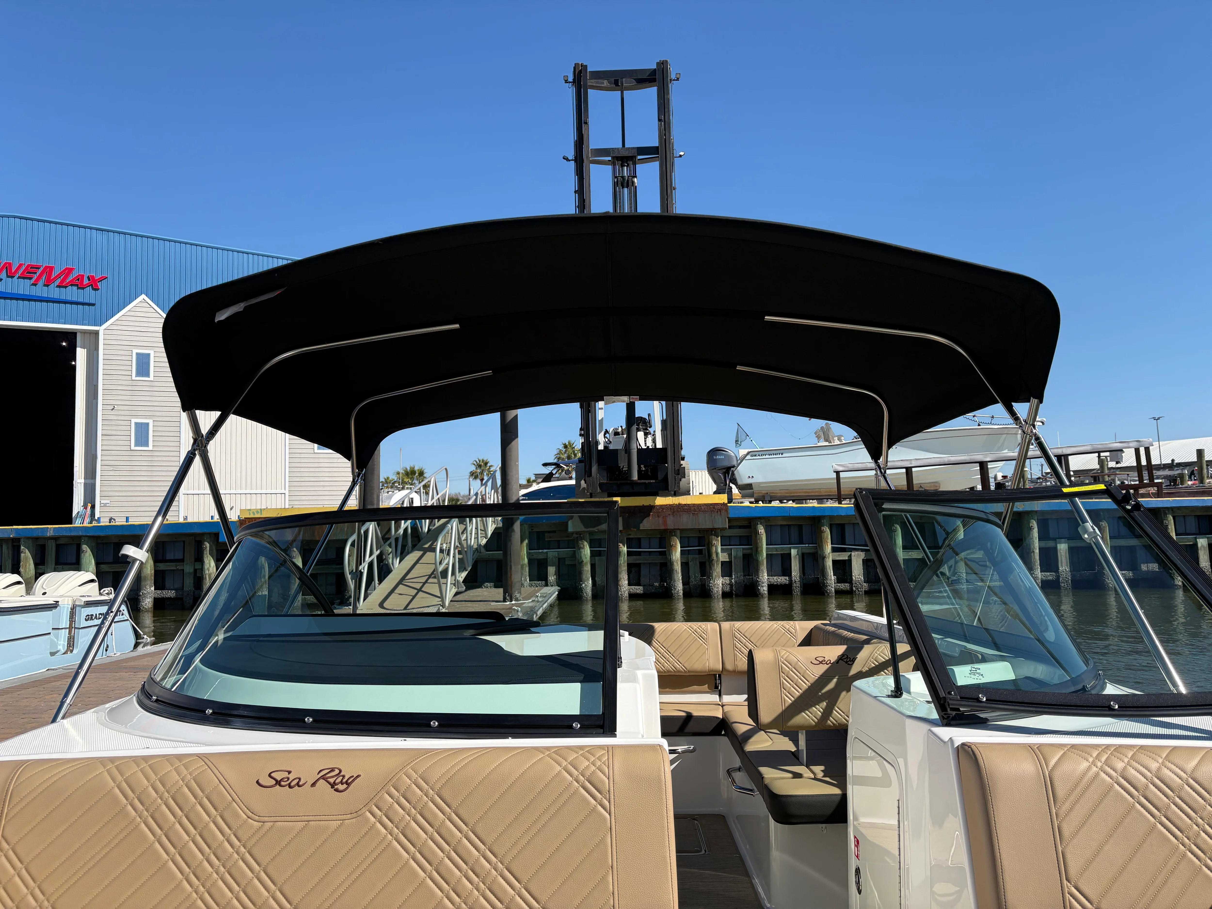 2026 Sea Ray SDX 230 Image Thumbnail #7