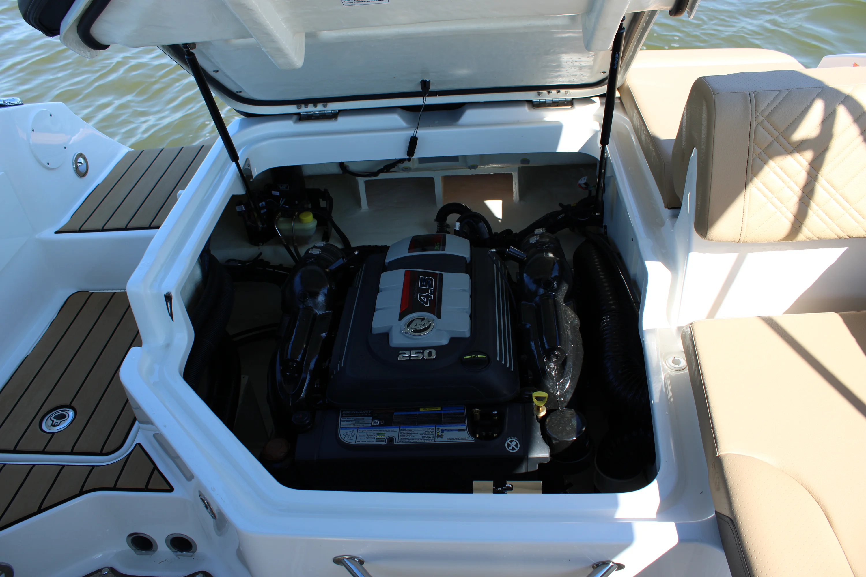 2026 Sea Ray SDX 230 Image Thumbnail #35