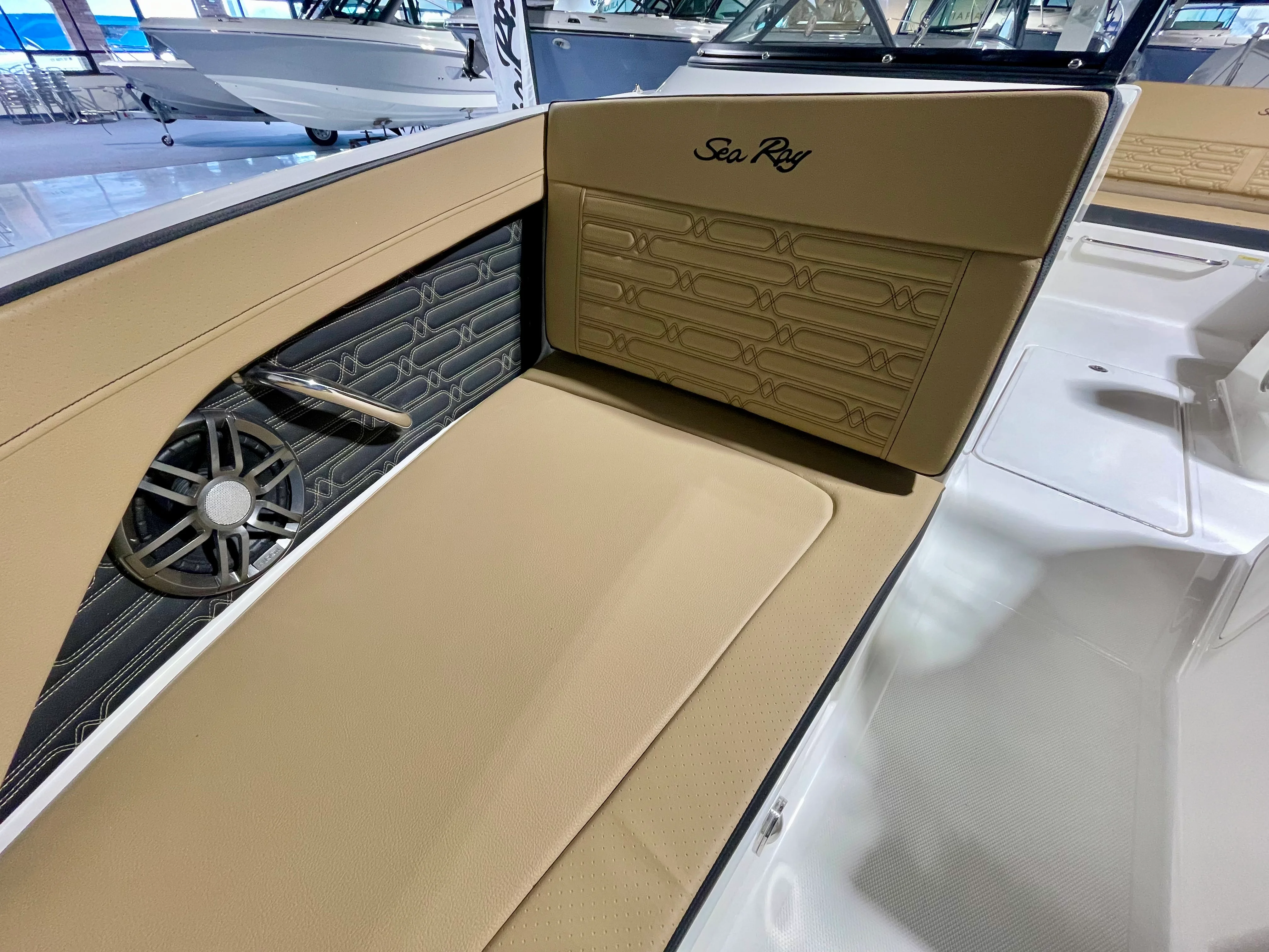 2026 Sea Ray SPX 210 Outboard Image Thumbnail #15