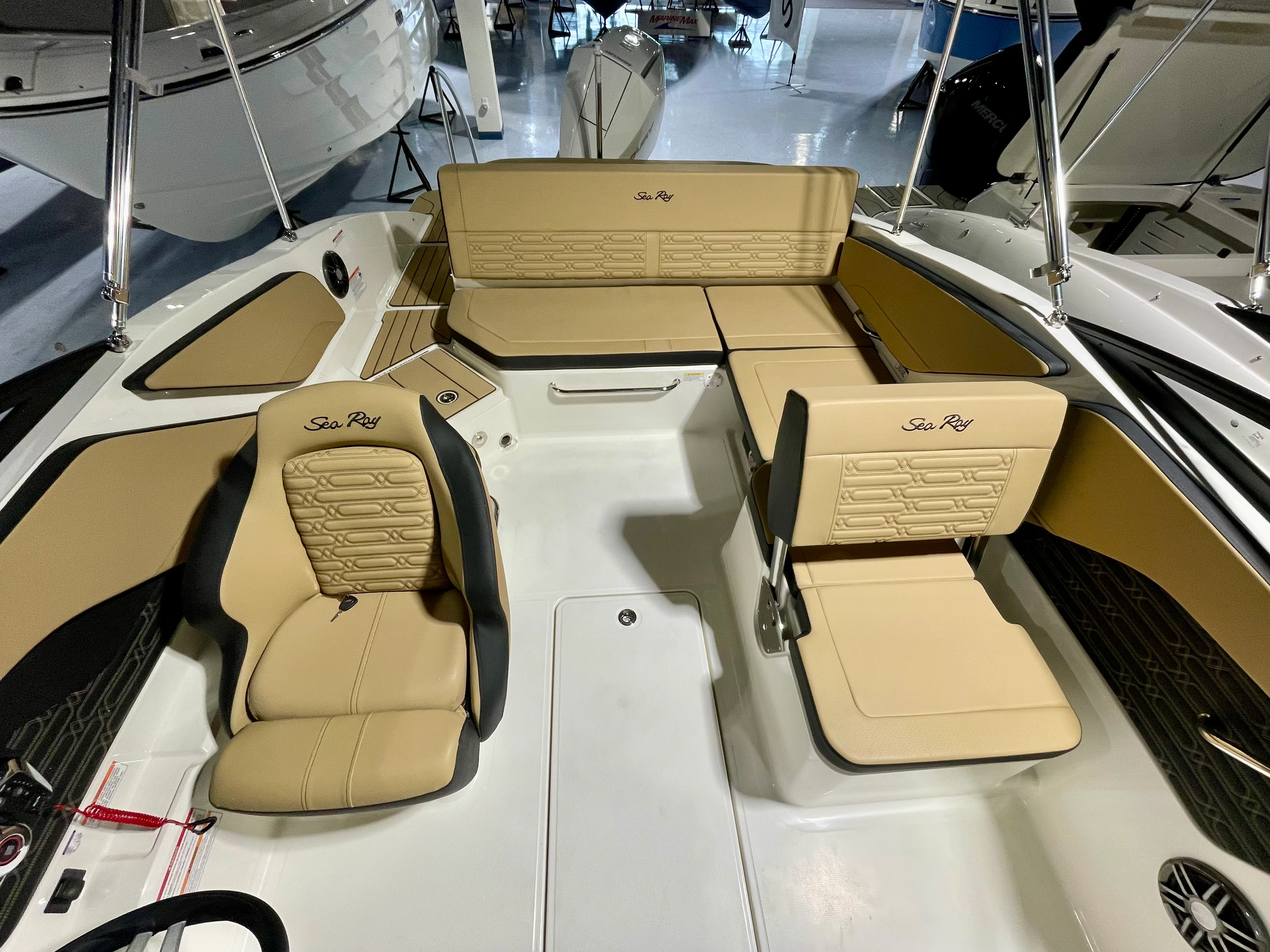 2026 Sea Ray SPX 210 Outboard Image Thumbnail #11